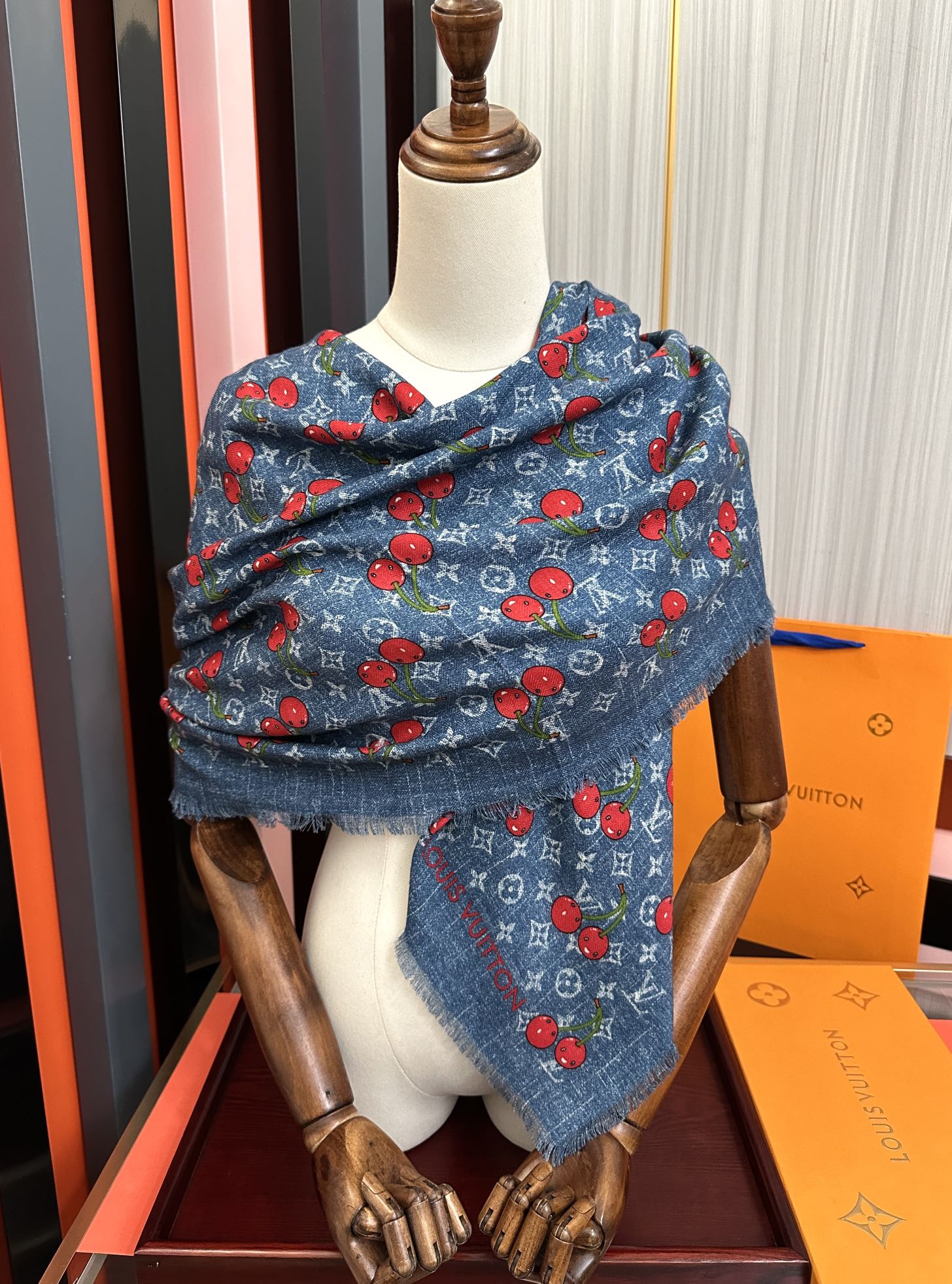 Louis Vuitton LV 2025双面同色樱桃 优雅 ~气质到骨子里 新一季的面料超高级