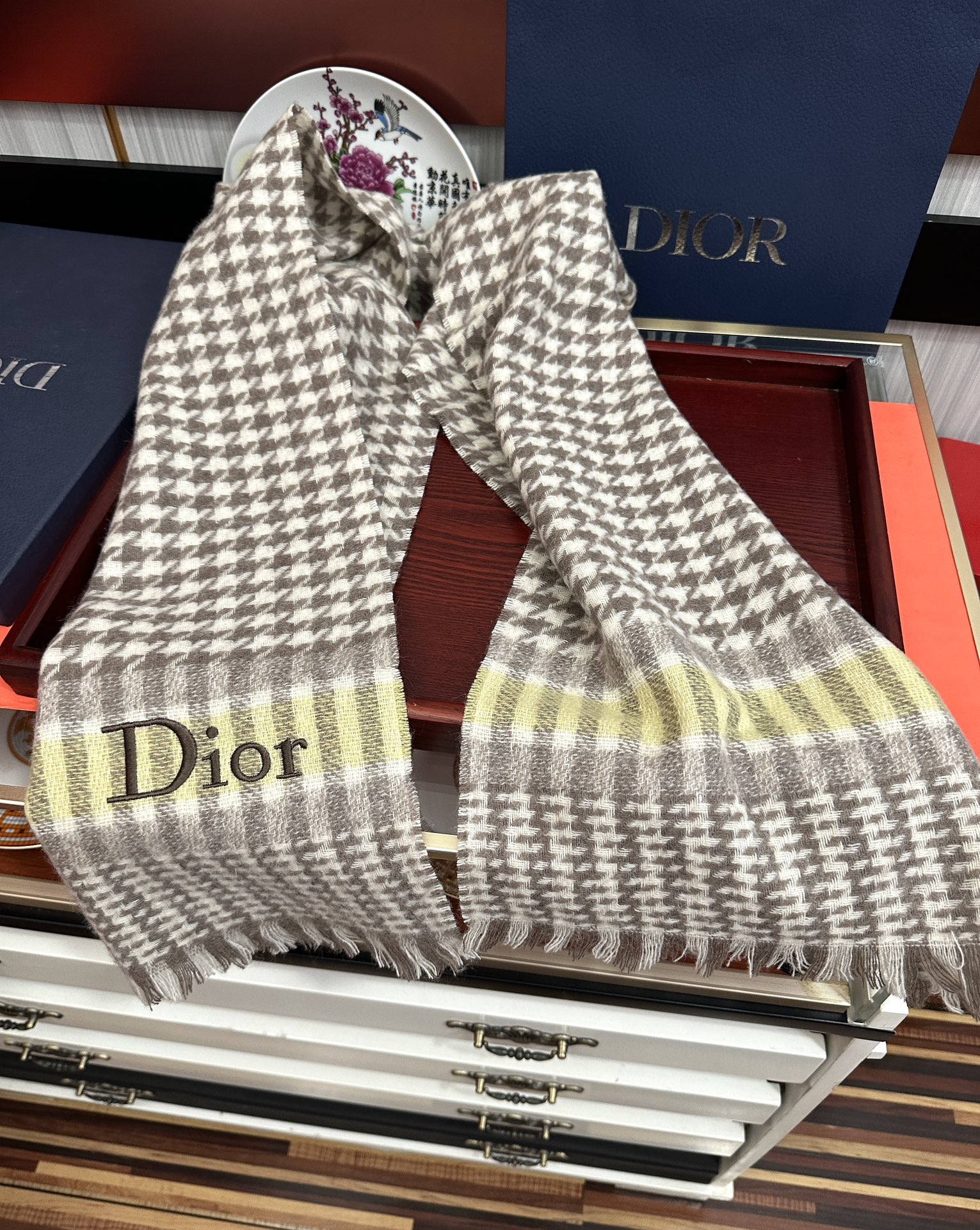 Dior 太美了2025 迪家采用内蒙古羊绒 最新款男女通用 重磅推荐 的格子 永不过时 非常保暖柔软亲肤