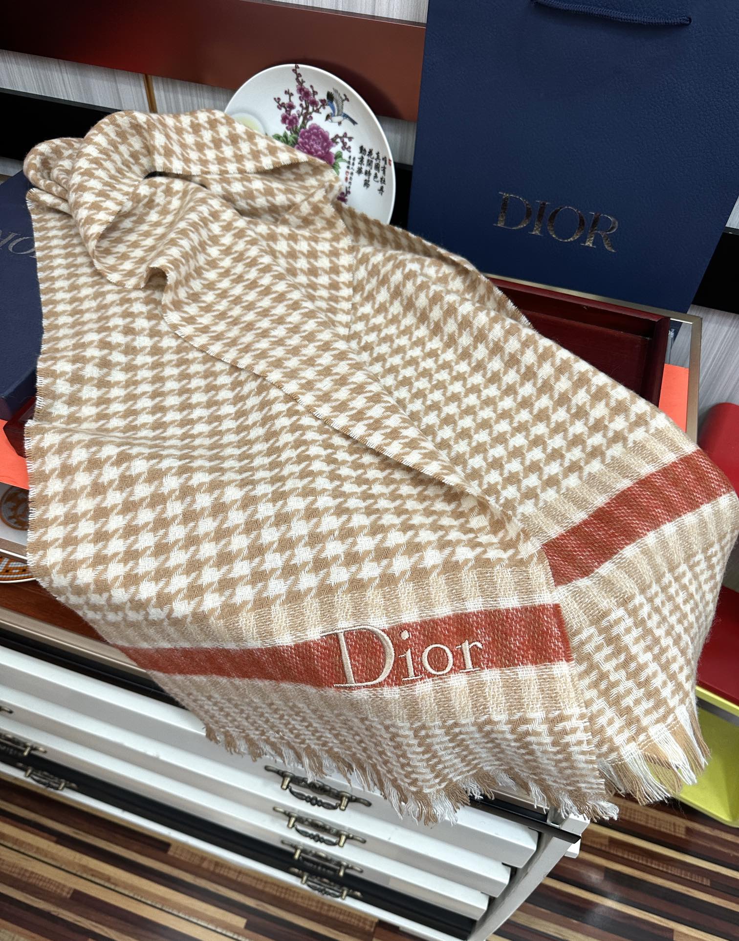 Dior 太美了2025 迪家采用内蒙古羊绒 最新款男女通用 重磅推荐 的格子 永不过时 非常保暖柔软亲肤