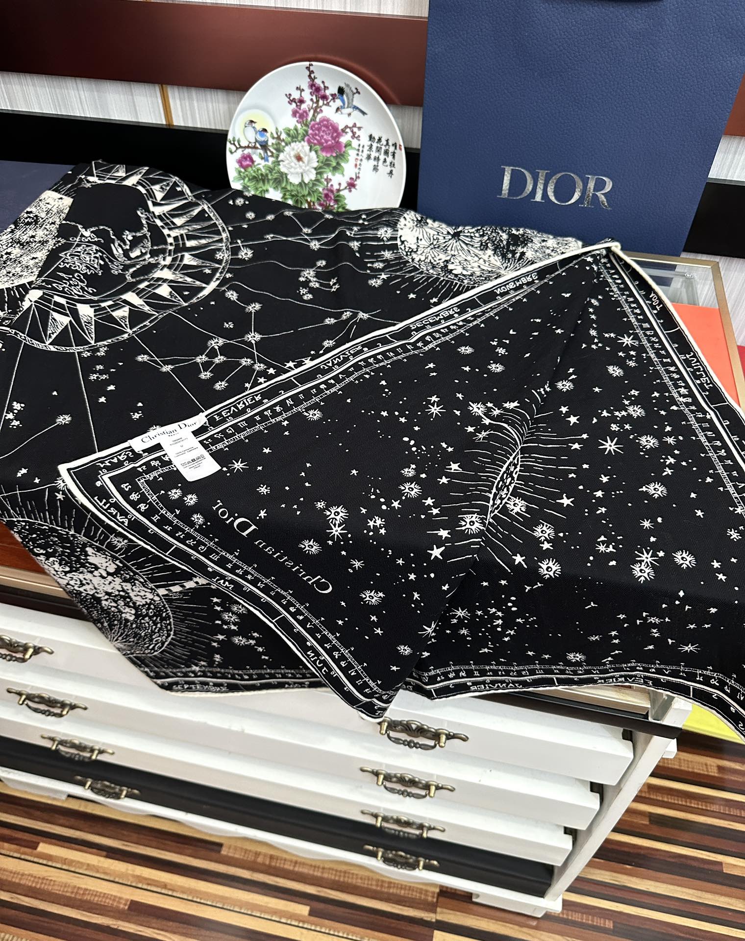 Dior 迪奥 【双面同色地球图案】 优雅 ~气质到骨子里 新一季的面料超高级 真心 柔软
