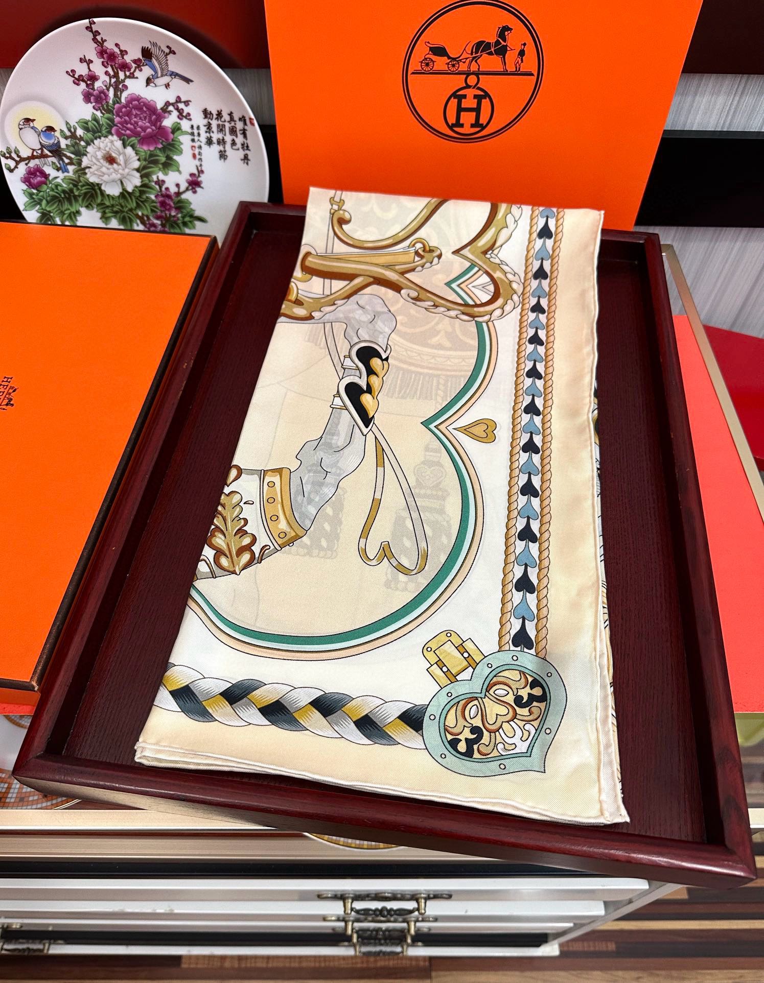 🔥高版本 爱马仕 2025新款【骏马奔腾】精致手工卷边，买到都说好👍下手一定要快高端 大爱❤️女人尤物 