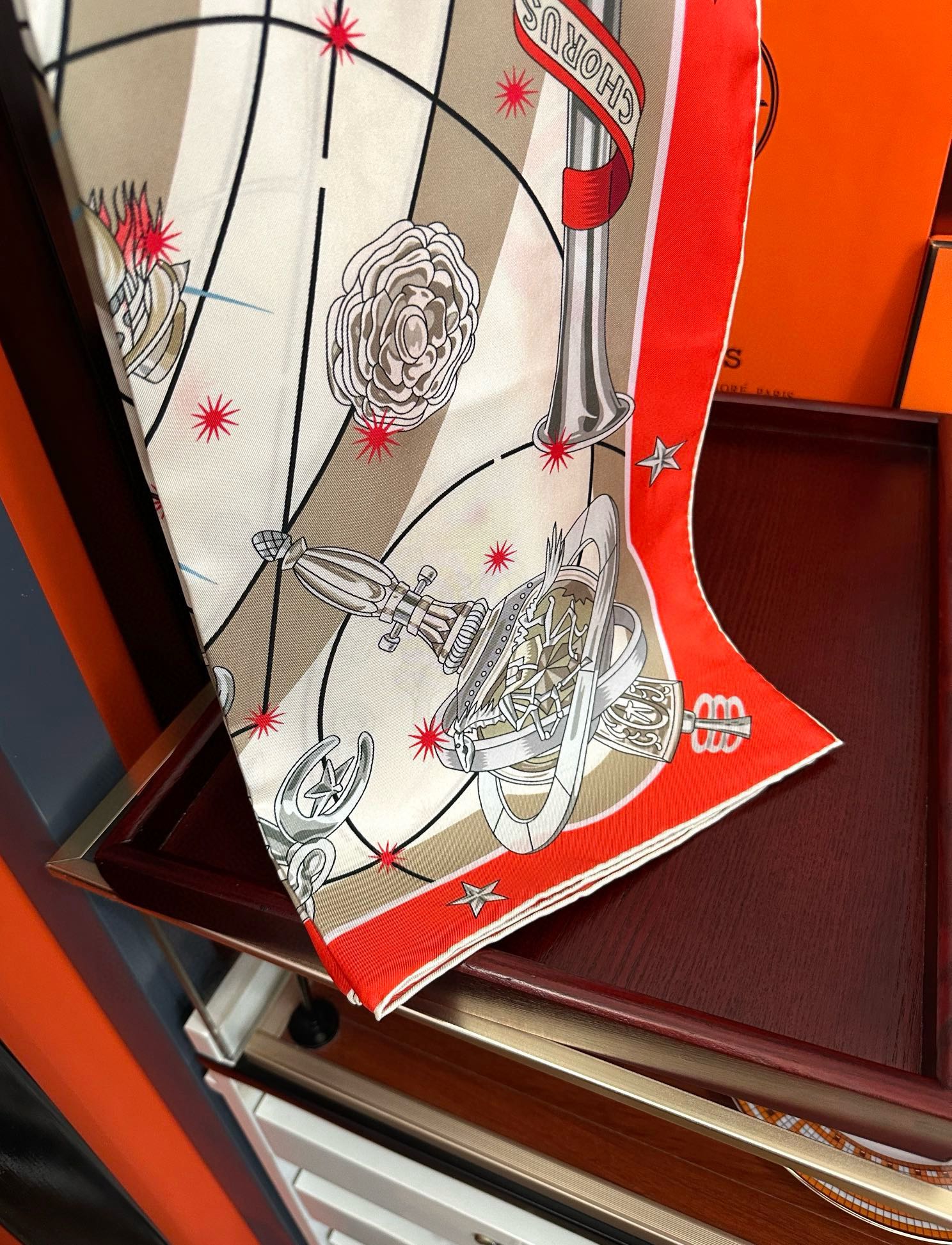 高版本🔥2080爱马仕【星辰合唱曲】90典藏方巾通过别致的经典色彩向原创设计致敬[太阳]作品未经重新诠释