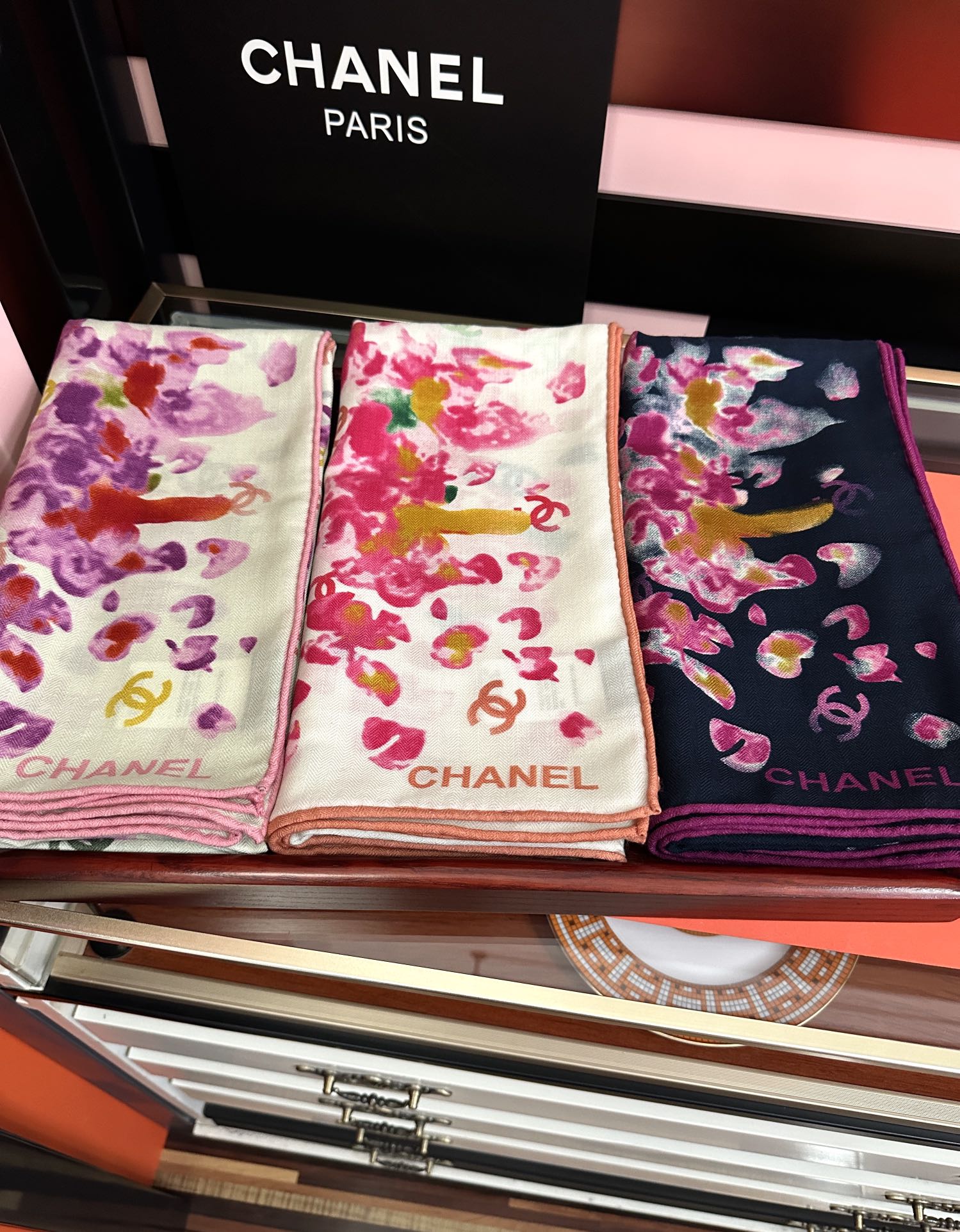 ❤️香奈儿 【2025双面同色印花】太美了[發]经典茶花帽子🎩设计优雅风[礼物]~气质到骨子里[色]香奶