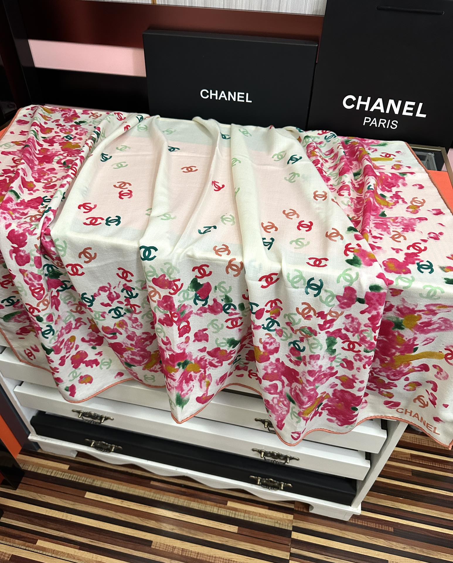 ❤️香奈儿 【2025双面同色印花】太美了[發]经典茶花帽子🎩设计优雅风[礼物]~气质到骨子里[色]香奶