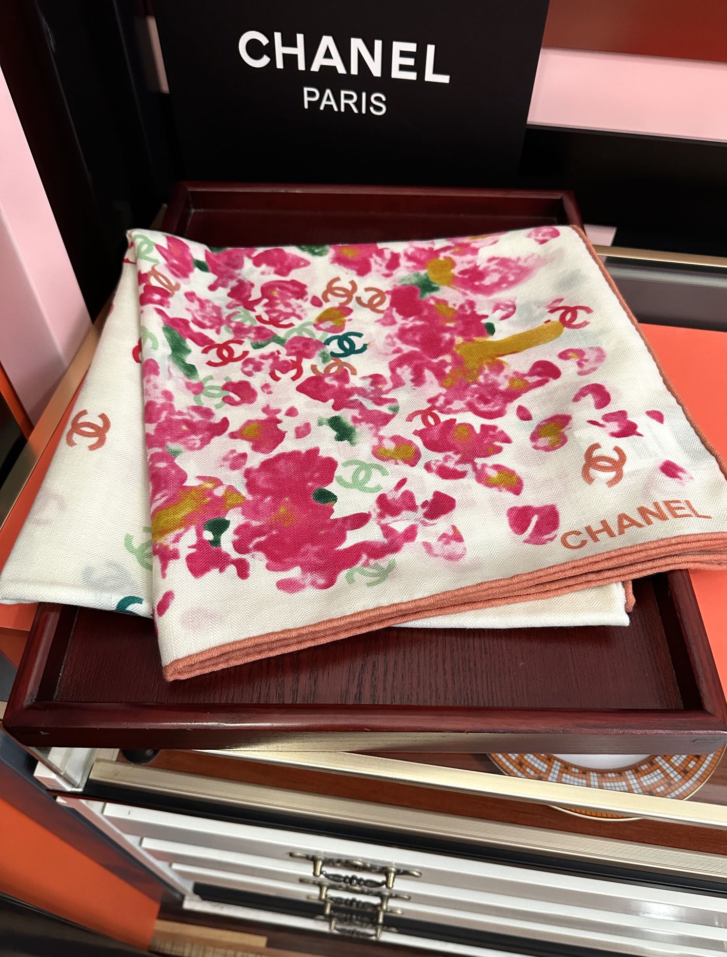 ❤️香奈儿 【2025双面同色印花】太美了[發]经典茶花帽子🎩设计优雅风[礼物]~气质到骨子里[色]香奶