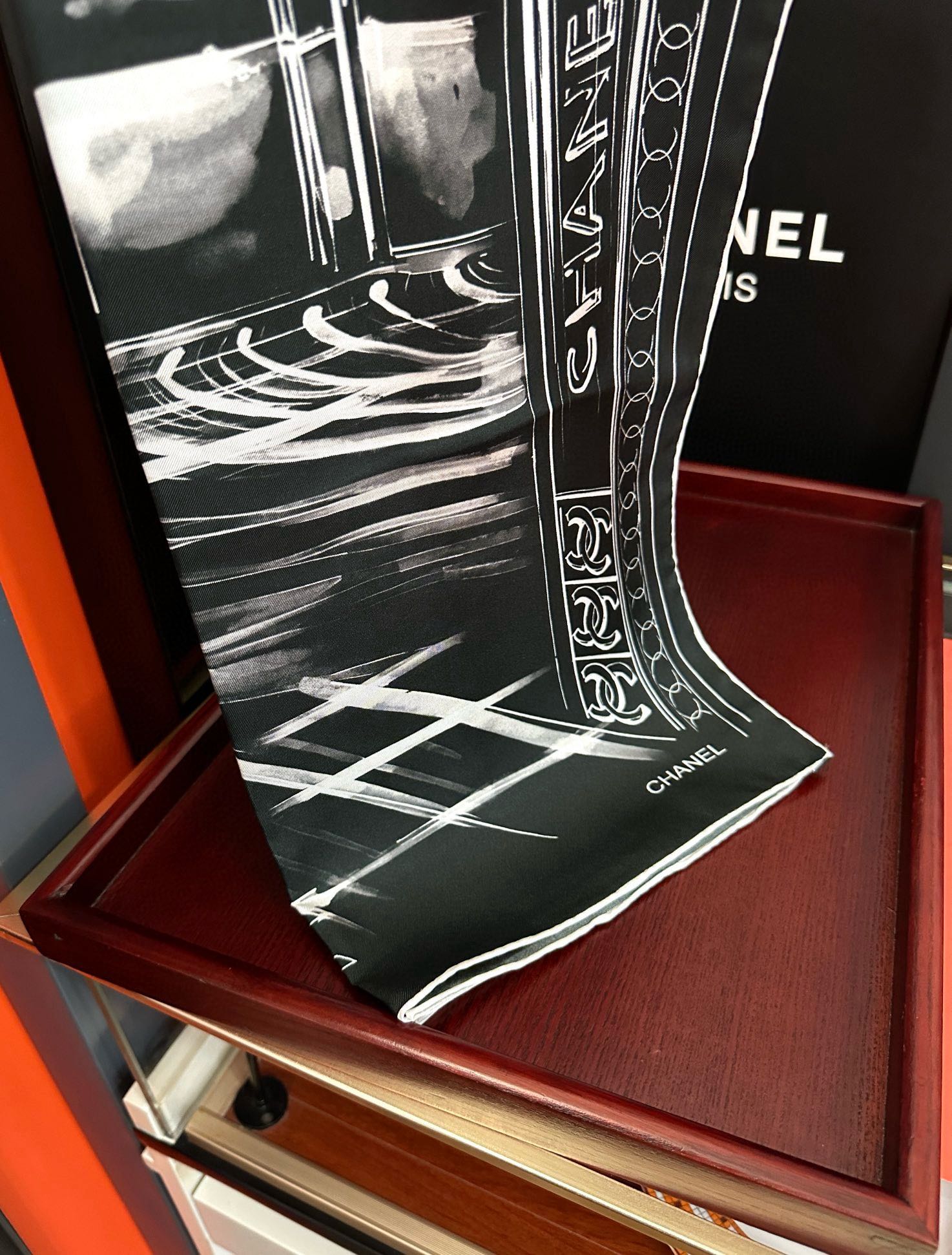 🔥2080新款 香奈 今年的爆款 这款必入丝巾 官网同步 的图案是巴黎大皇宫中被命名为“Gabriell