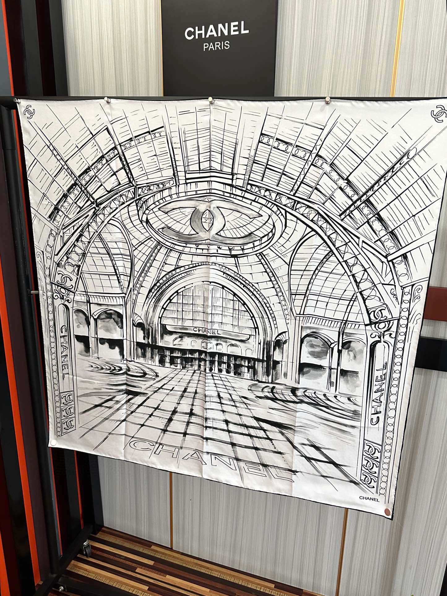 🔥2080新款 香奈 今年的爆款 这款必入丝巾 官网同步 的图案是巴黎大皇宫中被命名为“Gabriell