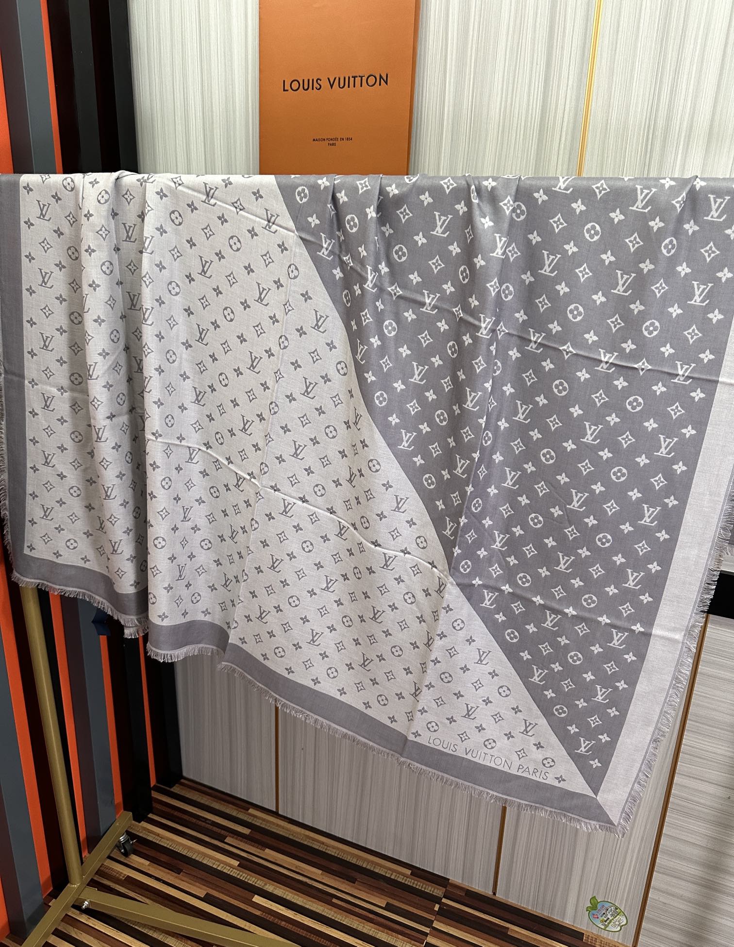 🔥LV 2025重磅推荐经典款L家人手必败一条最最经典款💪🏻💪🏻采用暗纹提花🌺🌺🌺技术重新演绎Monog