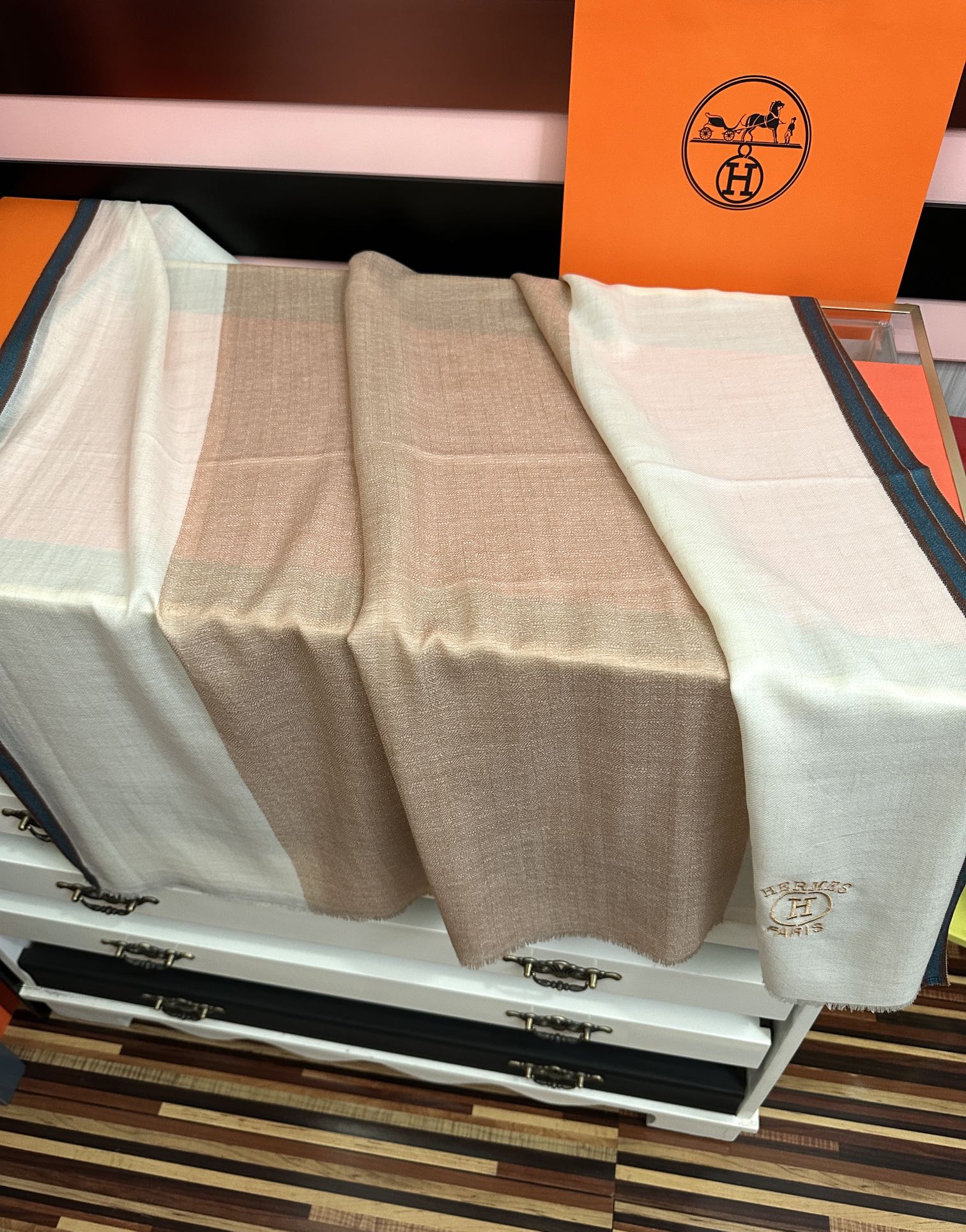 新款🔥2080爱马士🧣太美了[庆祝]万众瞩目经典版到货🎆最优质的年轻设计师推出的最新概念👓搭配调色纱染再