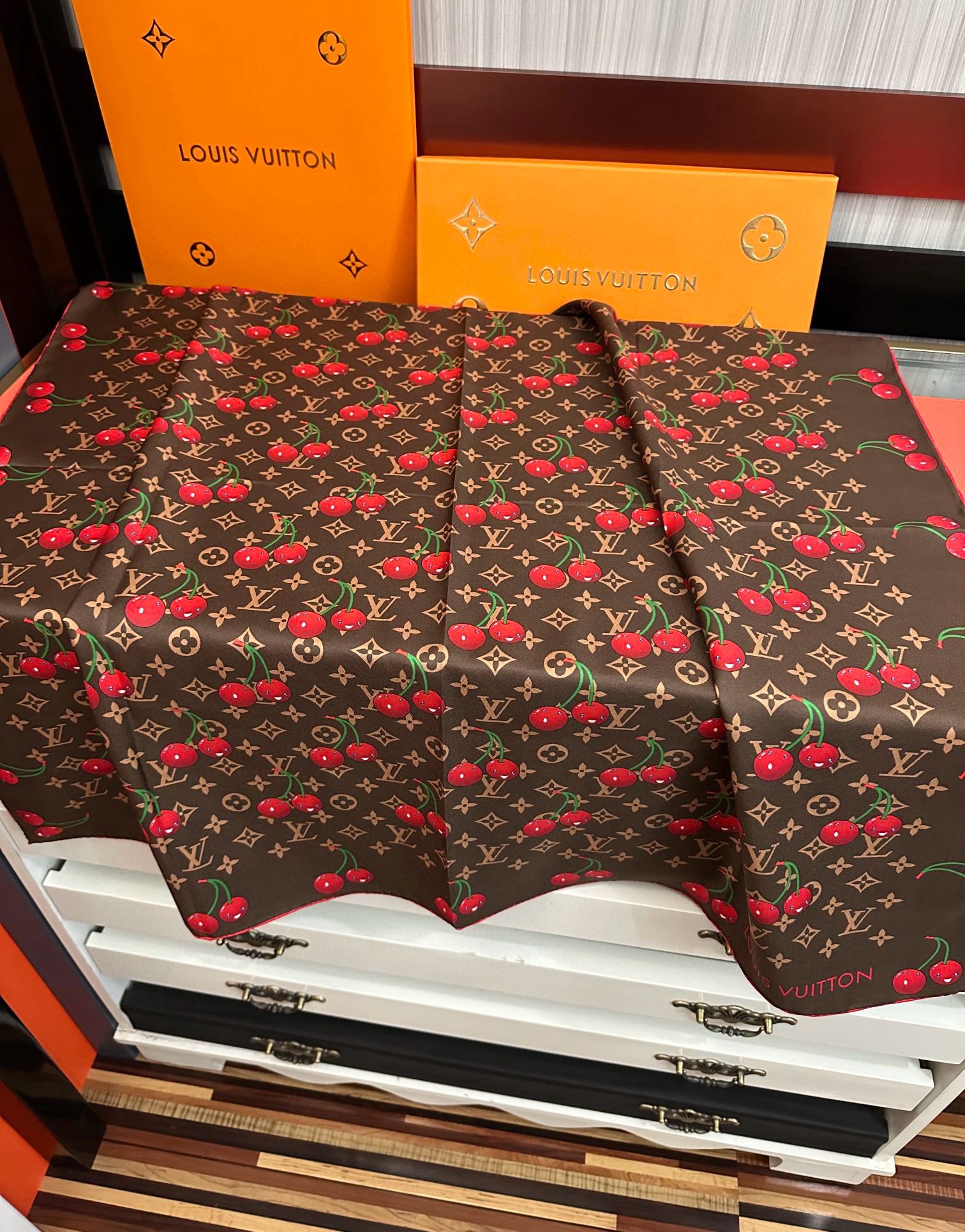 新款🔥2080高品质太美了[庆祝]LV官网同步【18mm双面同色顶级真丝】[庆祝]“L家”90典藏方巾通