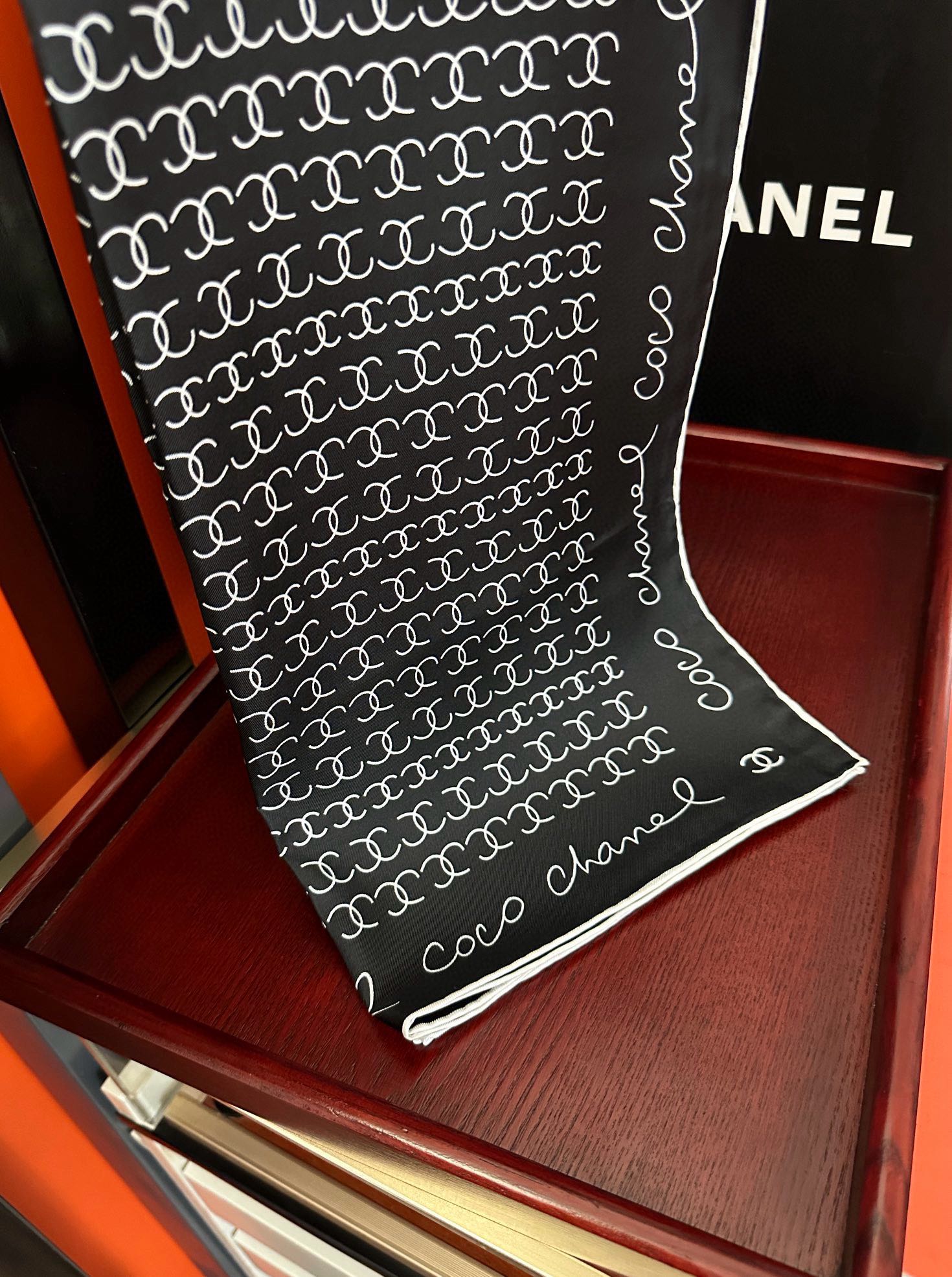 🔥2080高品质 香奈儿 【双C标志】太美了👍香奶奶永远都是比较经典[發]一条印有双C交织图案巧妙搭配[