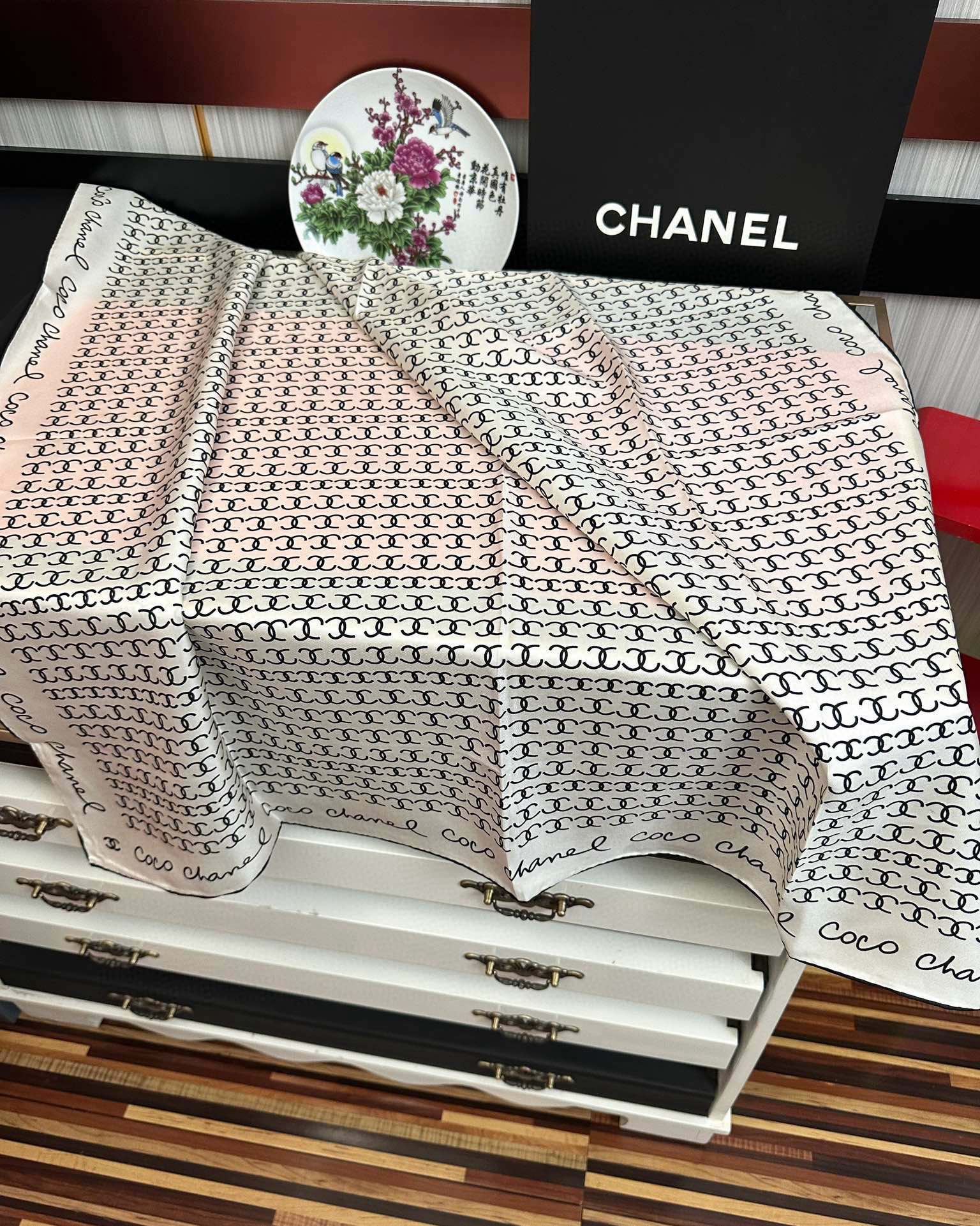 🔥2080高品质 香奈儿 【双C标志】太美了👍香奶奶永远都是比较经典[發]一条印有双C交织图案巧妙搭配[