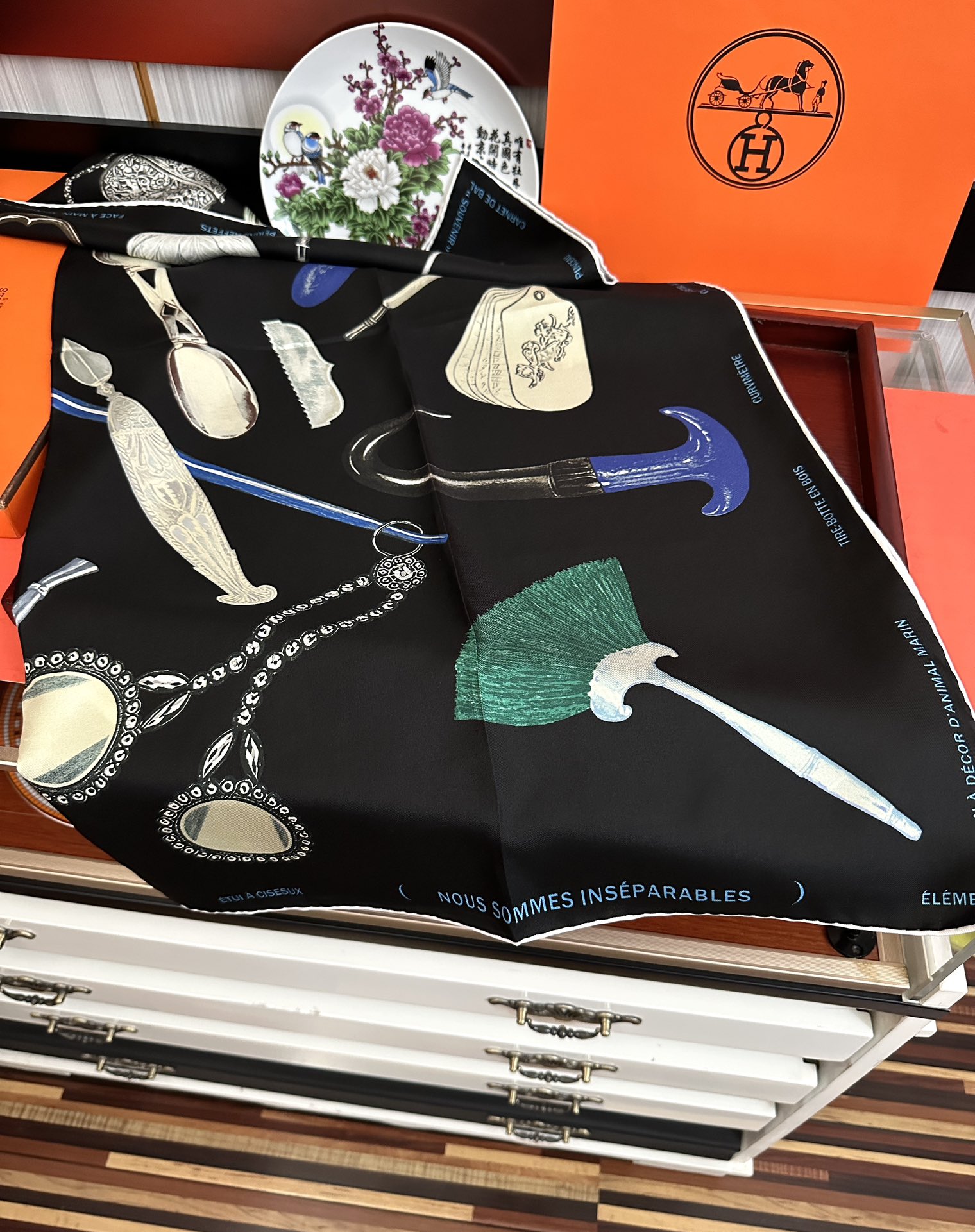 🔥2080 最新款 HERMES 重磅[庆祝]【形影相随】方巾[嘴唇]精简时髦，品质感很显好[得意]好搭