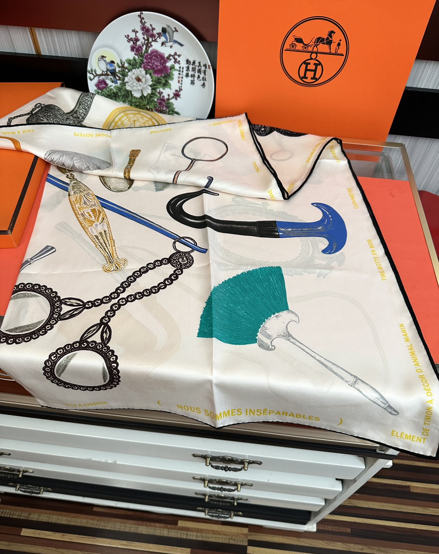 🔥2080 最新款 HERMES 重磅[庆祝]【形影相随】方巾[嘴唇]精简时髦，品质感很显好[得意]好搭