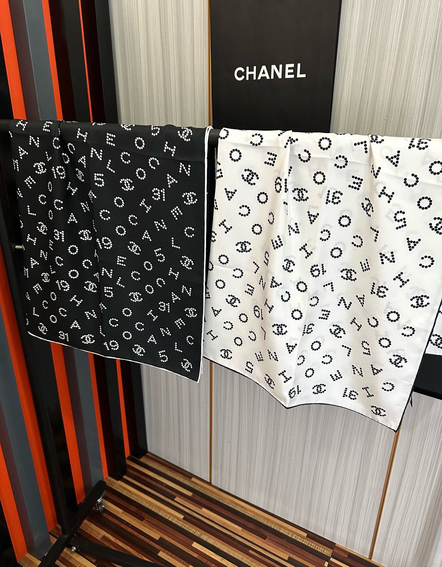 🔥 2080香奈儿 官网同步【双面同色 18姆米】 高版本👍香奶奶永远都是比较经典[發]一条印有字母Lo