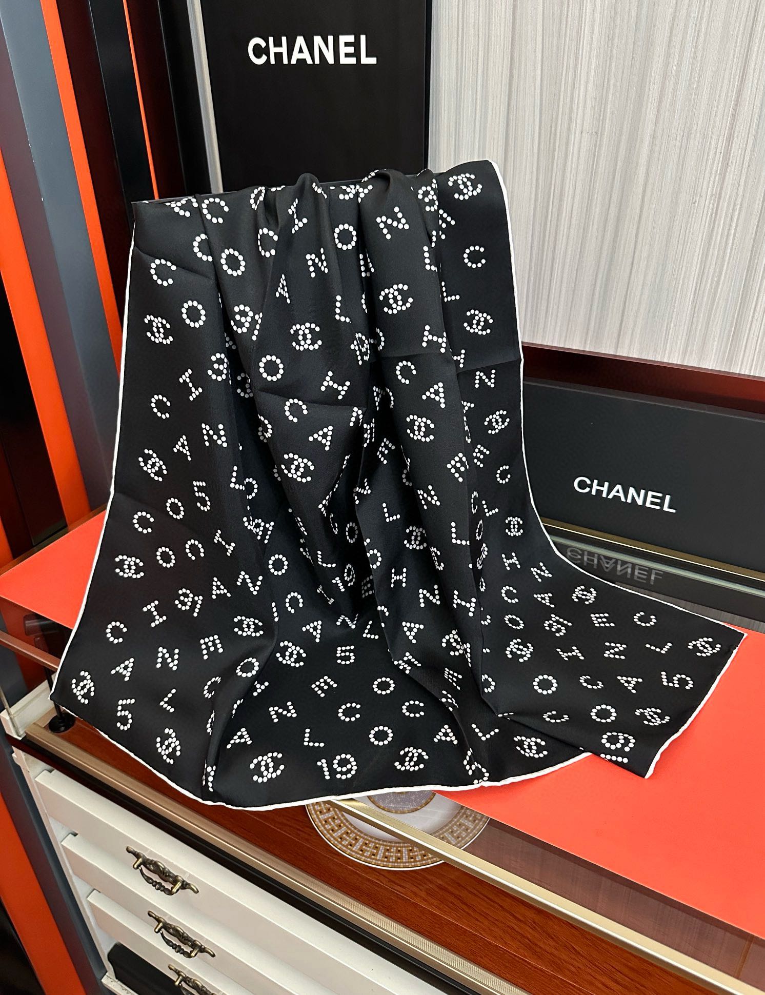 🔥 2080香奈儿 官网同步【双面同色 18姆米】 高版本👍香奶奶永远都是比较经典[發]一条印有字母Lo