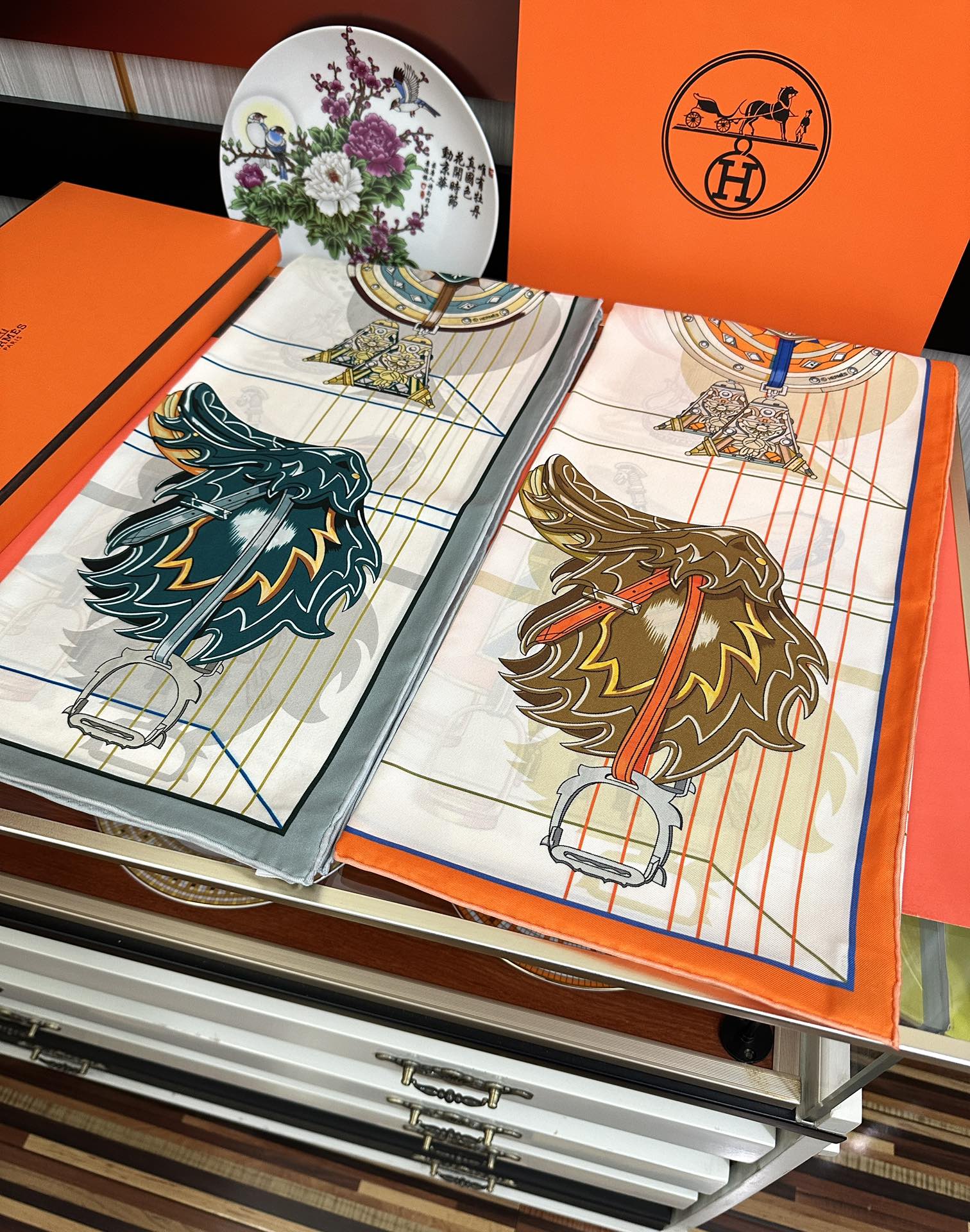 🔥2080HERMES 【鞍上世界】[太阳]精致卷边[嘴唇]太美了品质感很显好[得意]好搭到上瘾的丝巾[