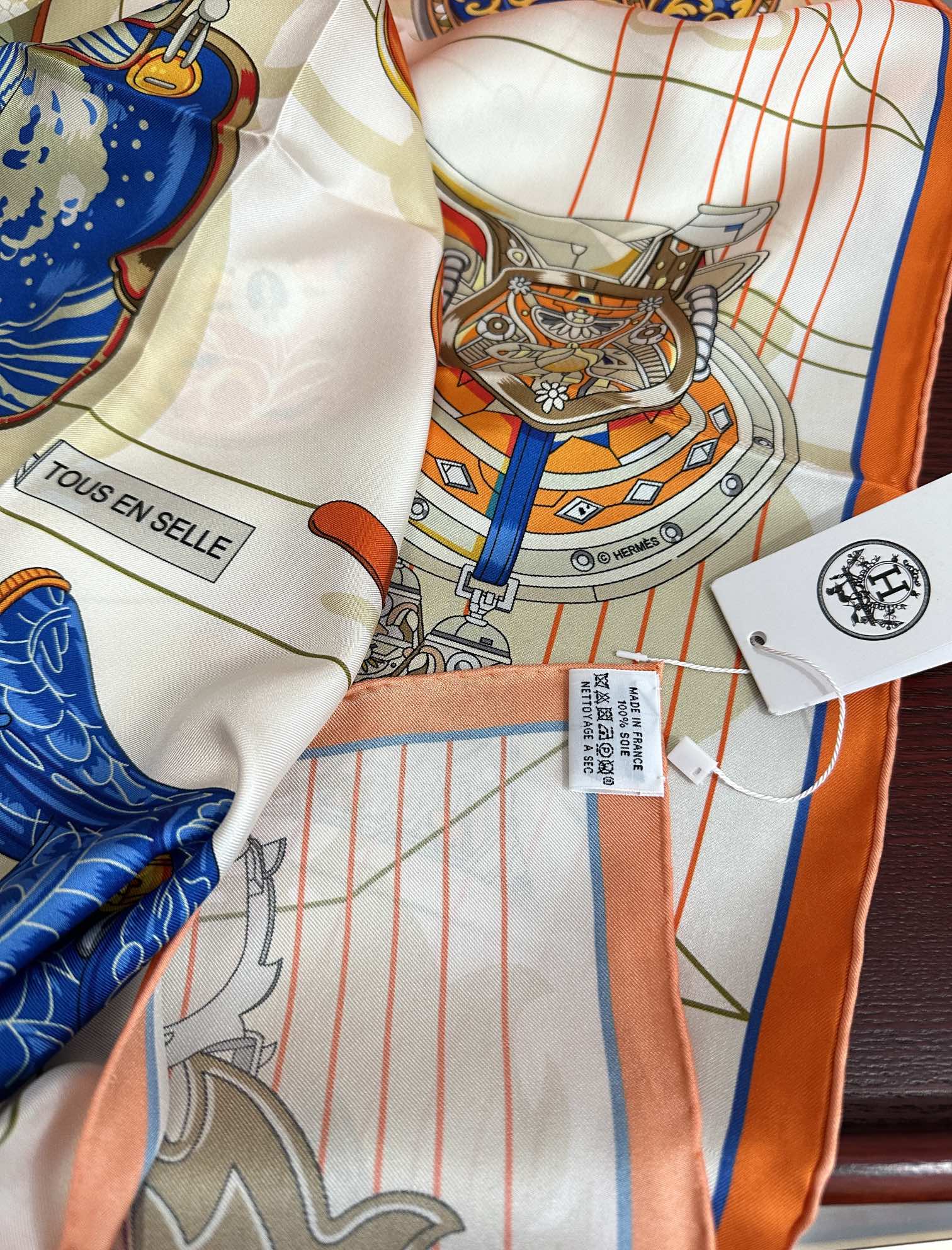 🔥2080HERMES 【鞍上世界】[太阳]精致卷边[嘴唇]太美了品质感很显好[得意]好搭到上瘾的丝巾[