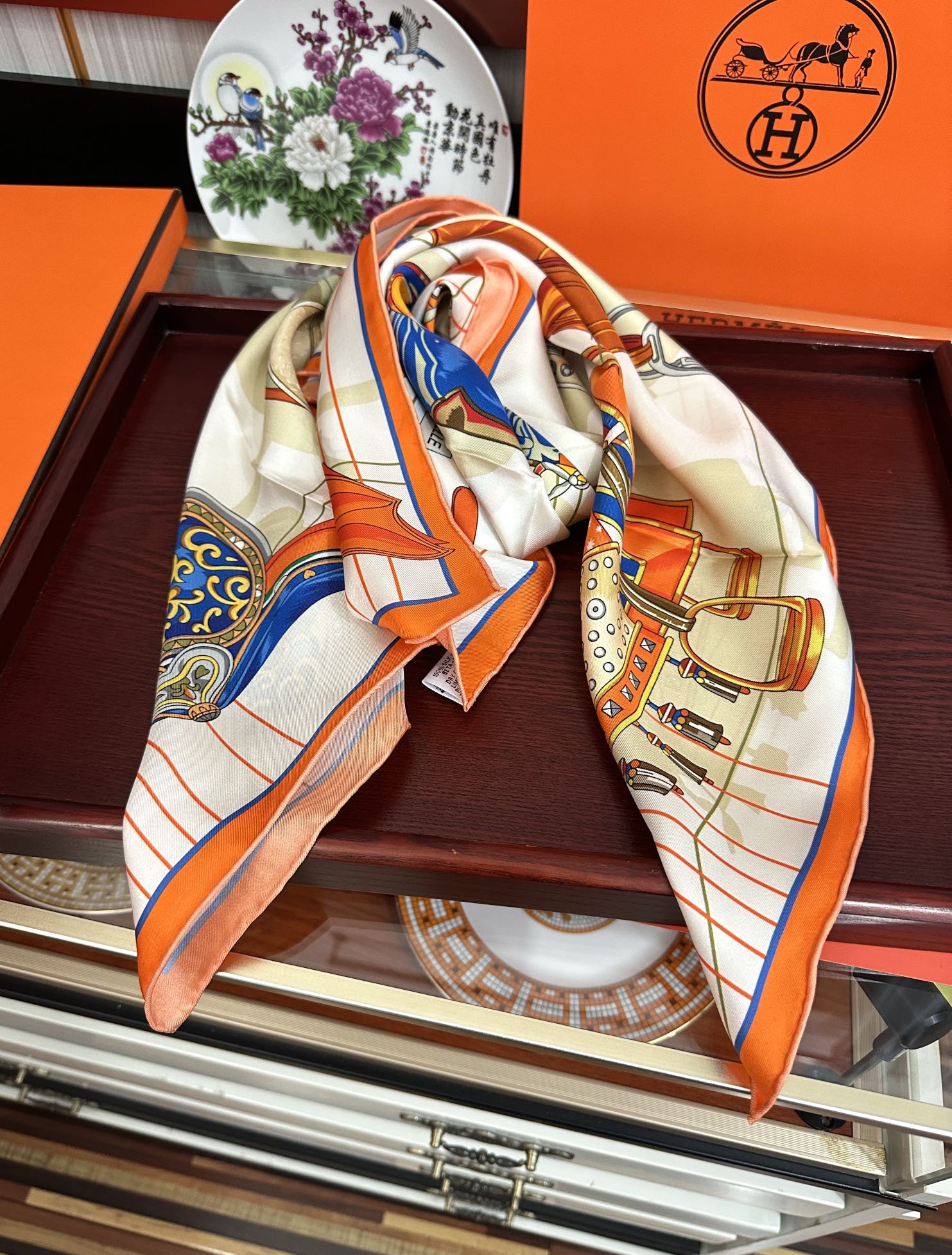 🔥2080HERMES 【鞍上世界】[太阳]精致卷边[嘴唇]太美了品质感很显好[得意]好搭到上瘾的丝巾[