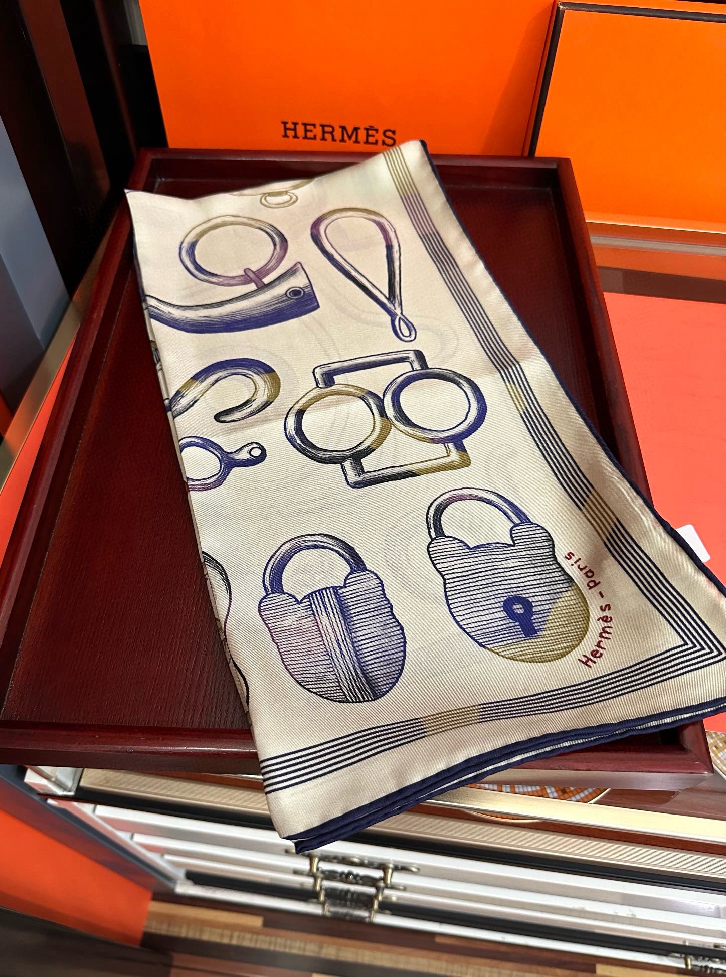 🔥高品质2025爱马仕最新款 官网同步 [太阳]精致卷边[嘴唇]太美了品质感很显好[得意]好搭到上瘾的丝