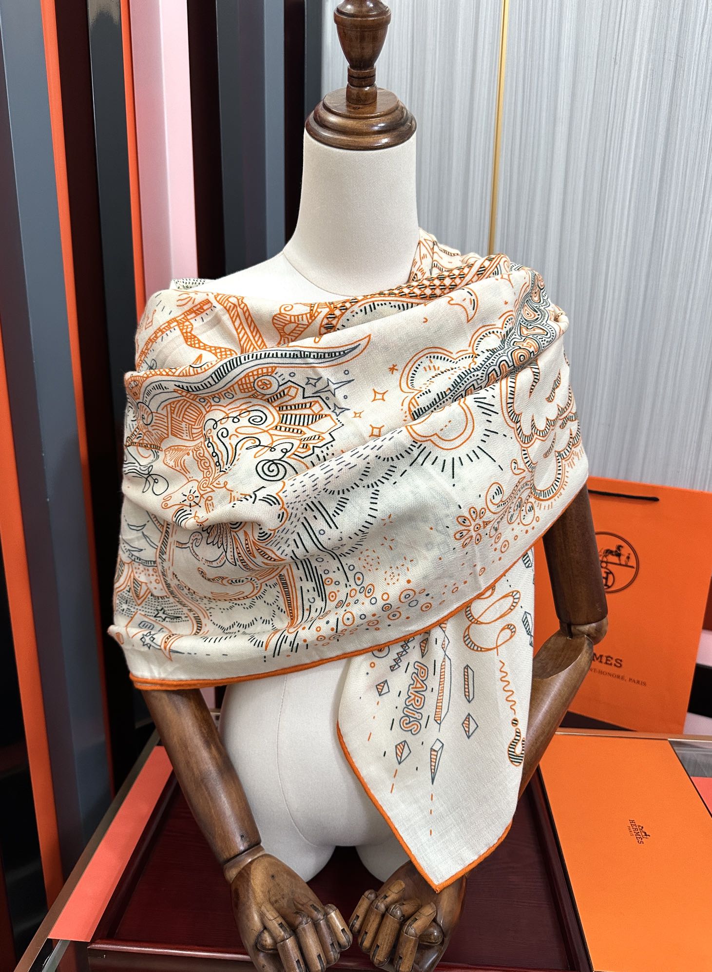 太美了❤️爱马仕 今年经典优雅[礼物]~气质到骨子里[色]新一季的面料超高级，真心超级柔软，丝丝顺滑[太