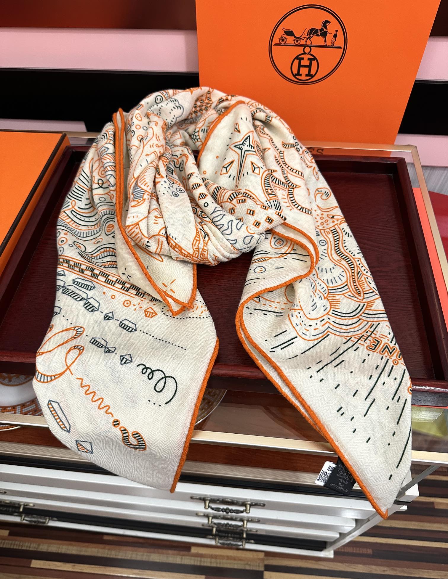 太美了❤️爱马仕 今年经典优雅[礼物]~气质到骨子里[色]新一季的面料超高级，真心超级柔软，丝丝顺滑[太