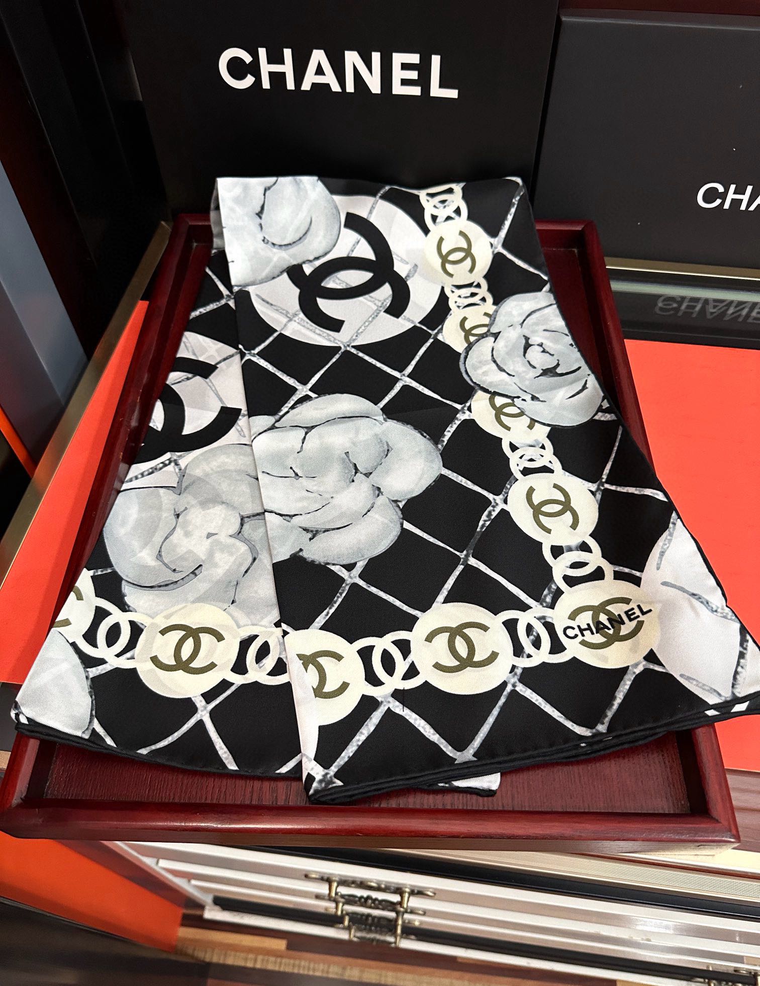 🔥2080高品质 香奈儿【山茶花系列】 精致款边 永远都是那么经典[發]『▪️落入安稳，经典宇宙情人』香