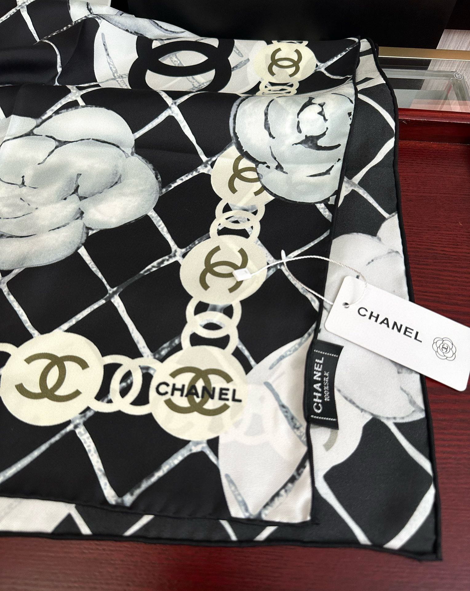 🔥2080高品质 香奈儿【山茶花系列】 精致款边 永远都是那么经典[發]『▪️落入安稳，经典宇宙情人』香