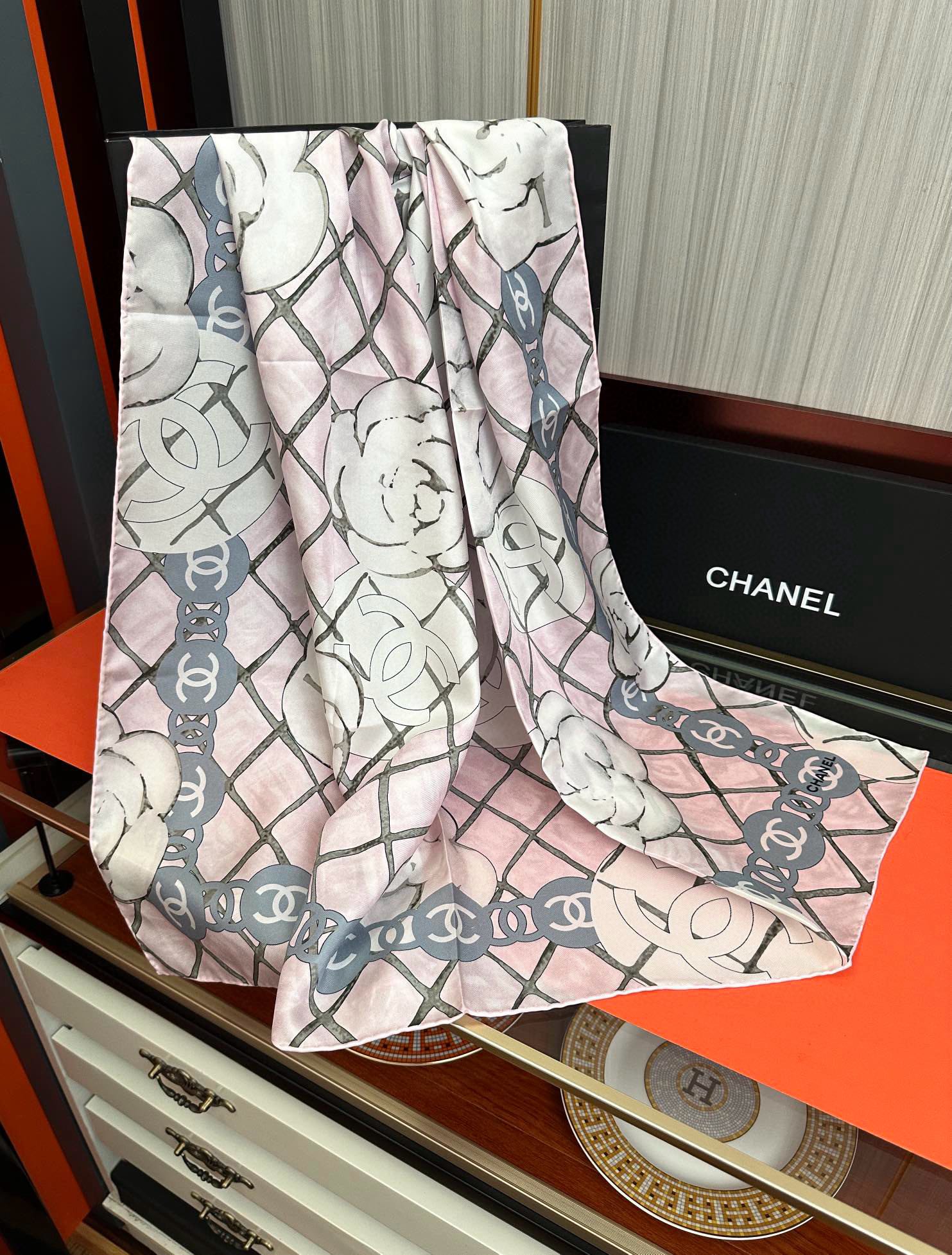 🔥2080高品质 香奈儿【山茶花系列】 精致款边 永远都是那么经典[發]『▪️落入安稳，经典宇宙情人』香