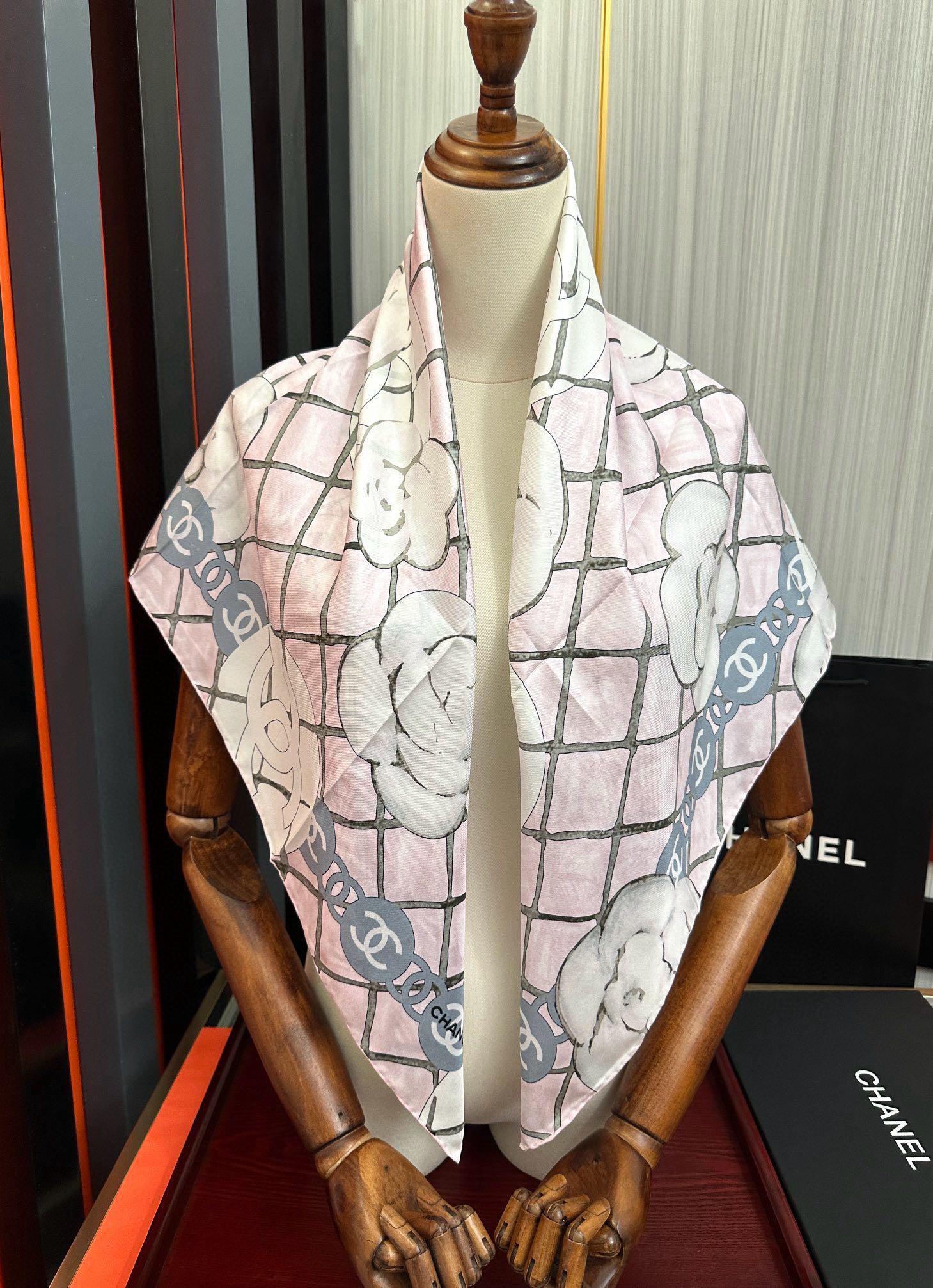 🔥2080高品质 香奈儿【山茶花系列】 精致款边 永远都是那么经典[發]『▪️落入安稳，经典宇宙情人』香