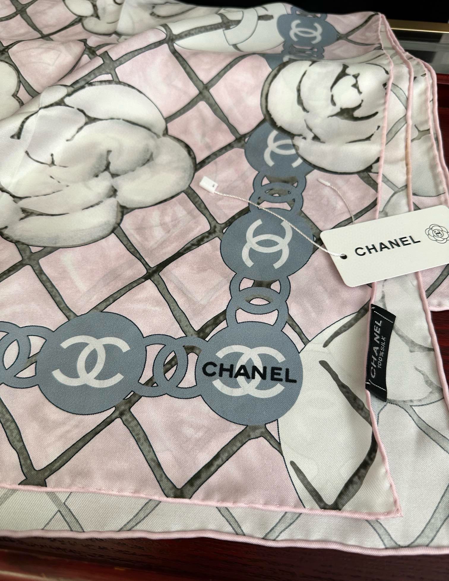 🔥2080高品质 香奈儿【山茶花系列】 精致款边 永远都是那么经典[發]『▪️落入安稳，经典宇宙情人』香