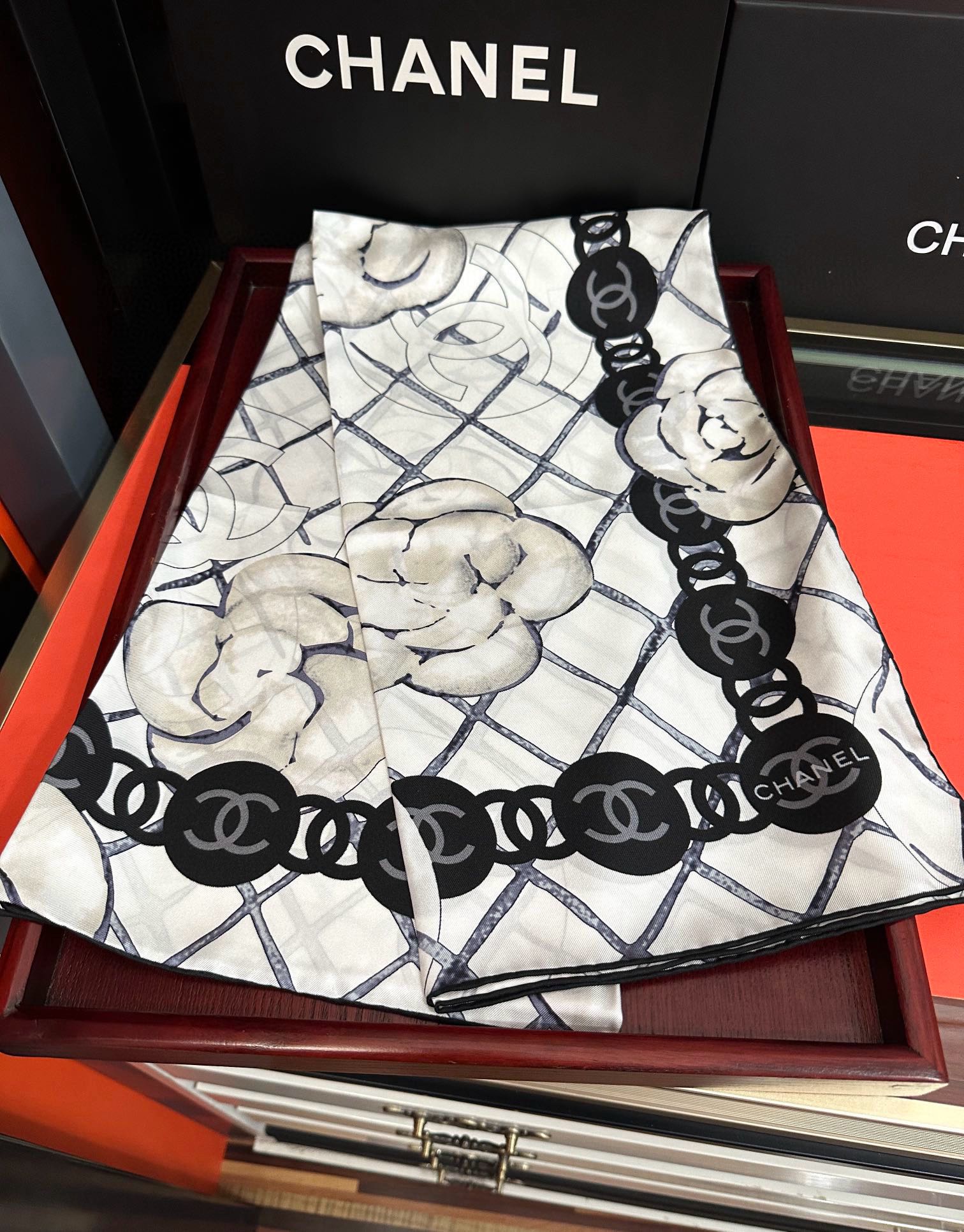 🔥2080高品质 香奈儿【山茶花系列】 精致款边 永远都是那么经典[發]『▪️落入安稳，经典宇宙情人』香