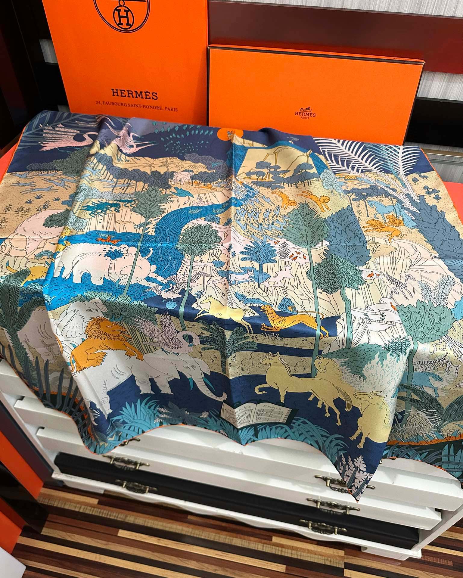 上新2025 🔥HERMES 重磅[庆祝]【大自然动物森林】方巾[嘴唇]精简时髦，品质感很显好[得意]好