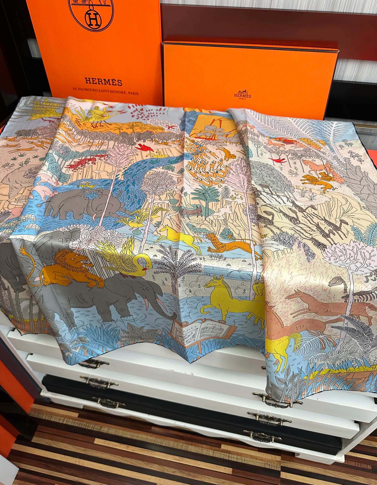 上新2025 🔥HERMES 重磅[庆祝]【大自然动物森林】方巾[嘴唇]精简时髦，品质感很显好[得意]好