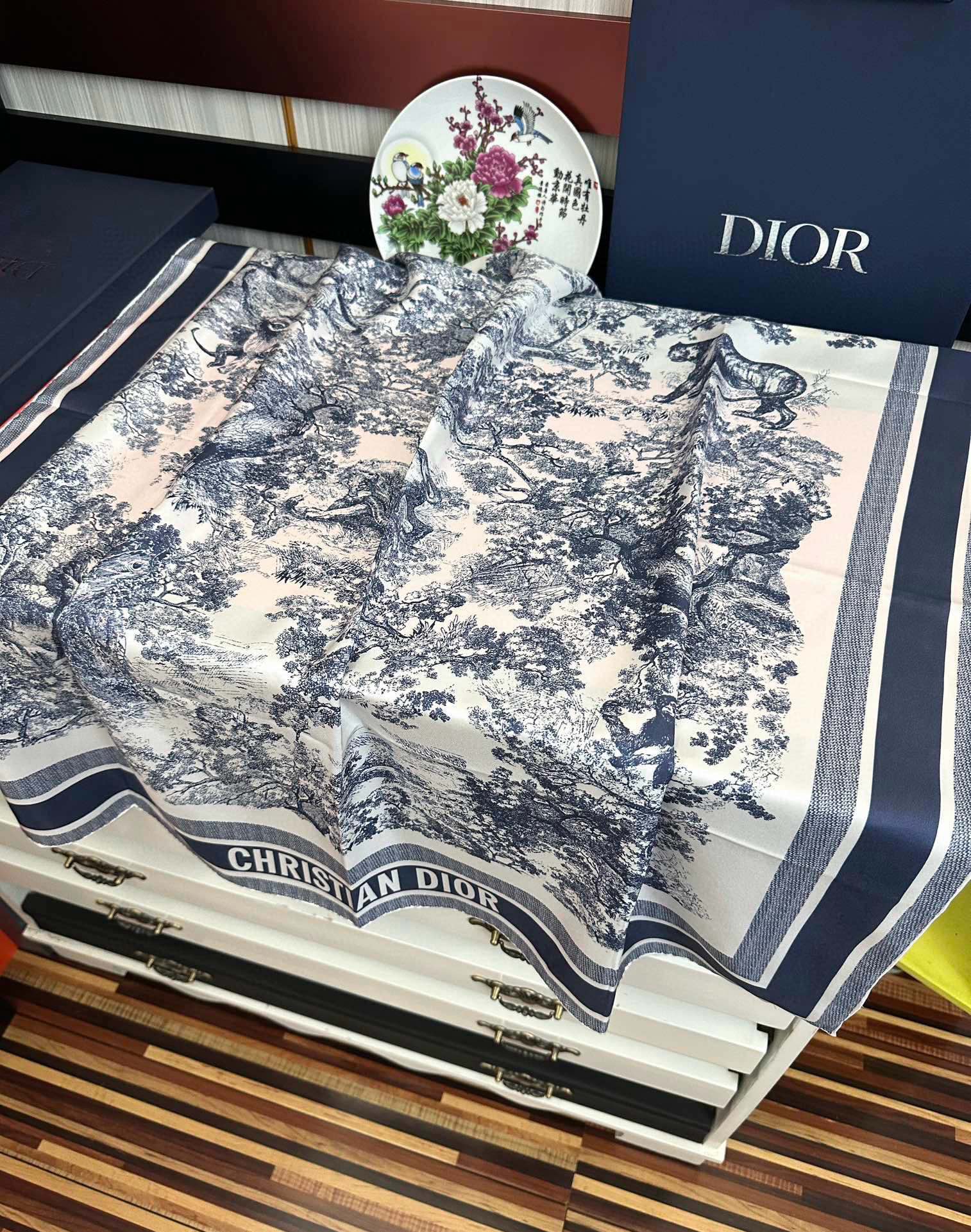 🔥Dior 印花方巾 2025【18姆米双面同色】[庆祝]Sauvage 茹伊印花这款方巾以经典的 Sa