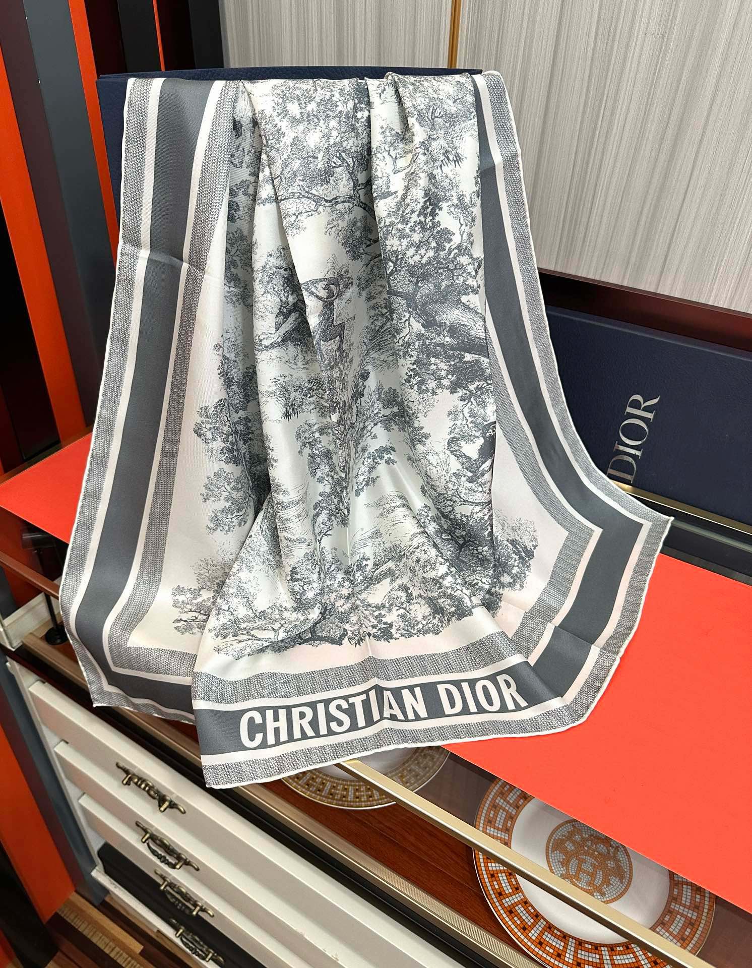 🔥Dior 印花方巾 2025【18姆米双面同色】[庆祝]Sauvage 茹伊印花这款方巾以经典的 Sa