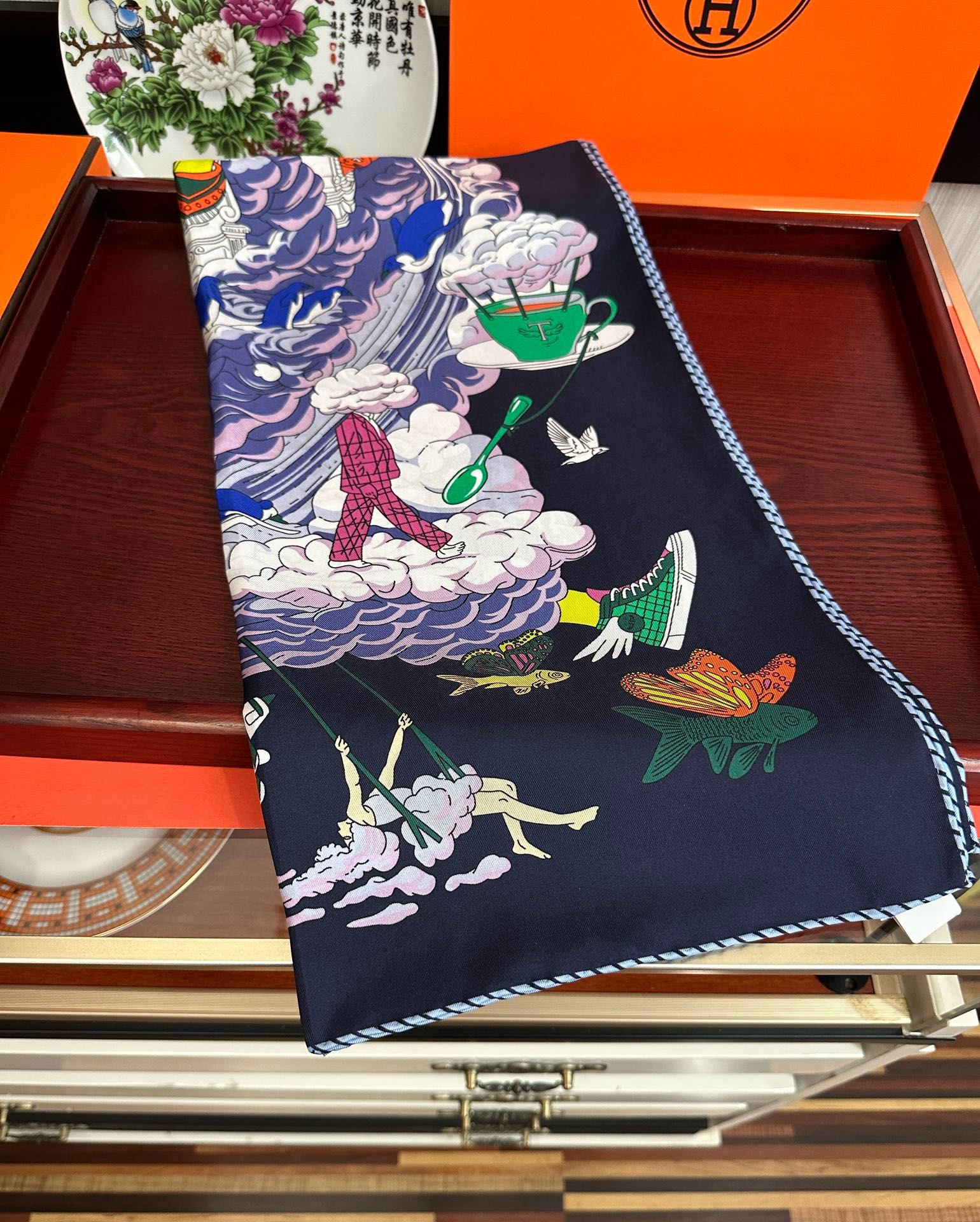 高版本2025𝐇𝐞𝐫𝐦𝐞𝐬 🔥《我的云间万象》设计犹如梦幻的邀约[庆祝]这条丝巾充满了童趣[發]富有想象