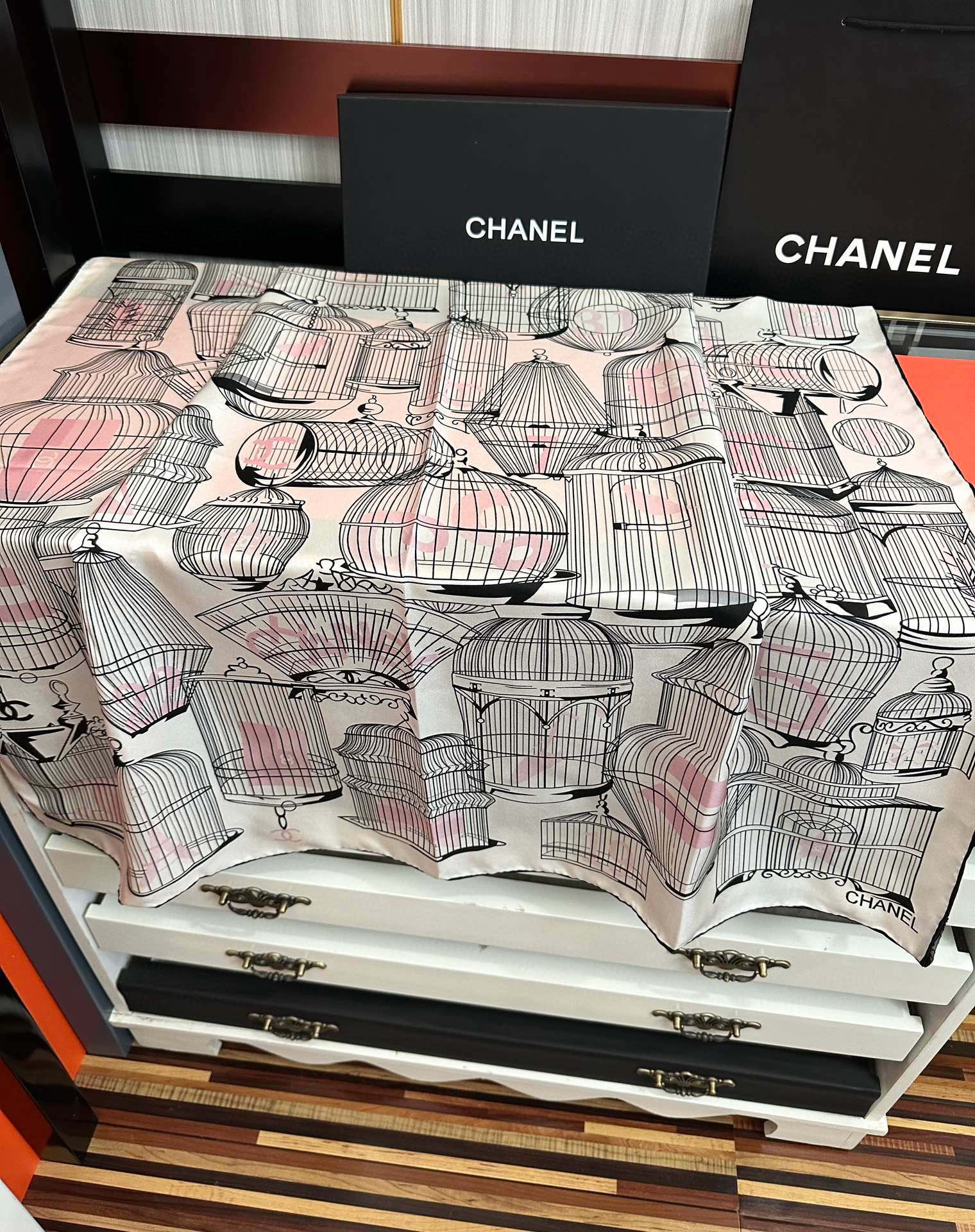 🔥2080最新款 香奈儿 顶级设计师 又一新款出货了[庆祝]靓女们必备款[色]太美了[玫瑰]上身效果非常