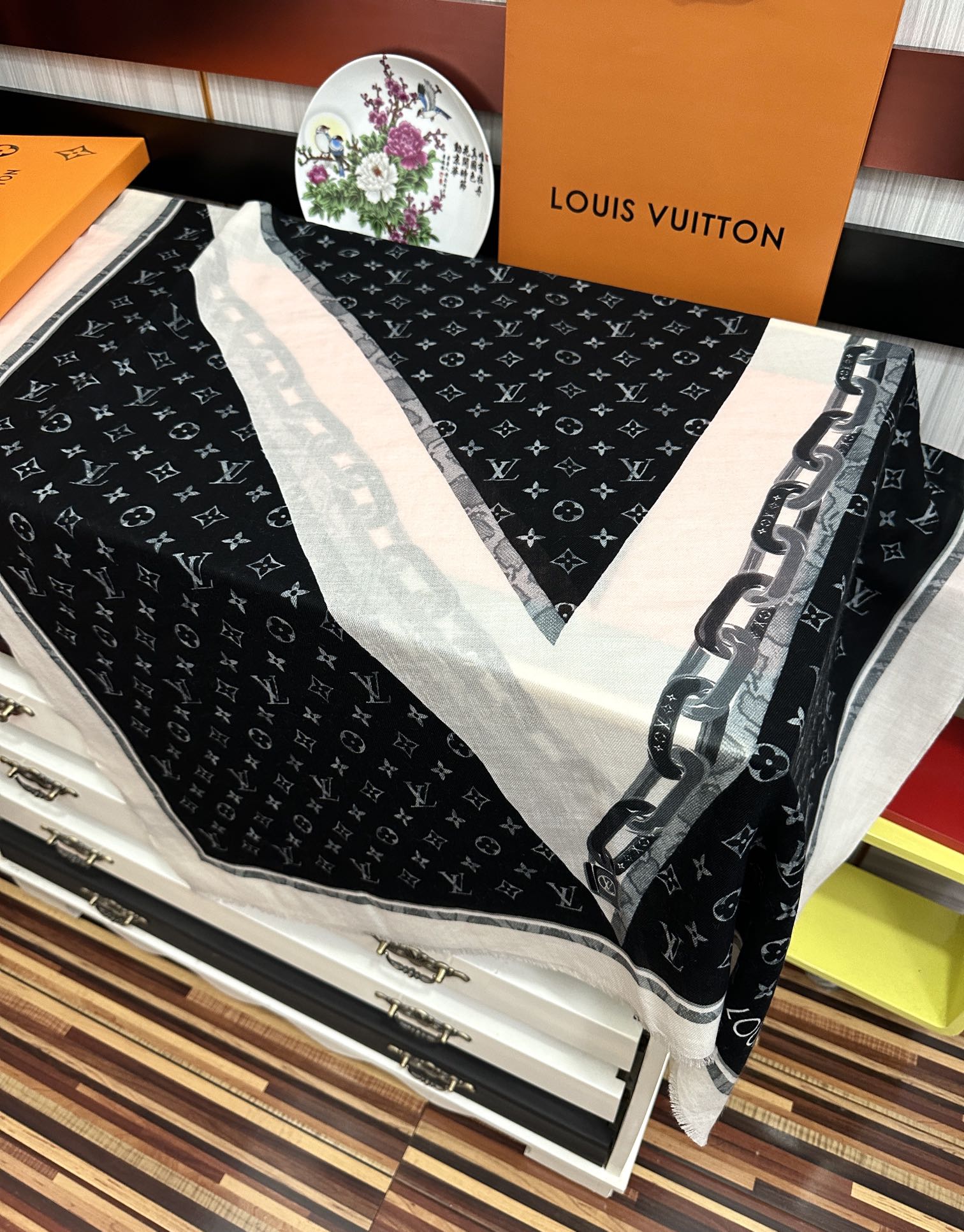 🔥新款 L家 2025最新款‼️真心赞👍【戒指绒长巾】😘💍实物真心美 🎀披肩配以印花💓💃🏻无论设计喷绘都