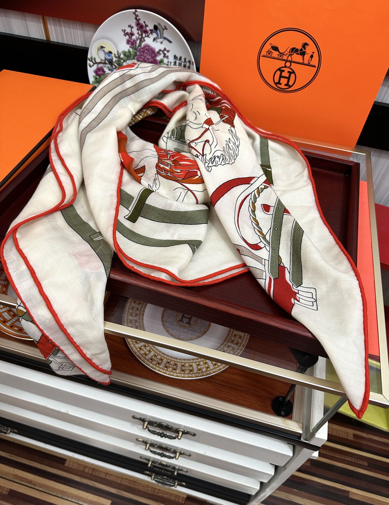 。爱马仕2025秋冬新款[爱心]新一季丝巾采购清单估计各位养马人们已经列好了[太阳]我就不推荐了回头分享