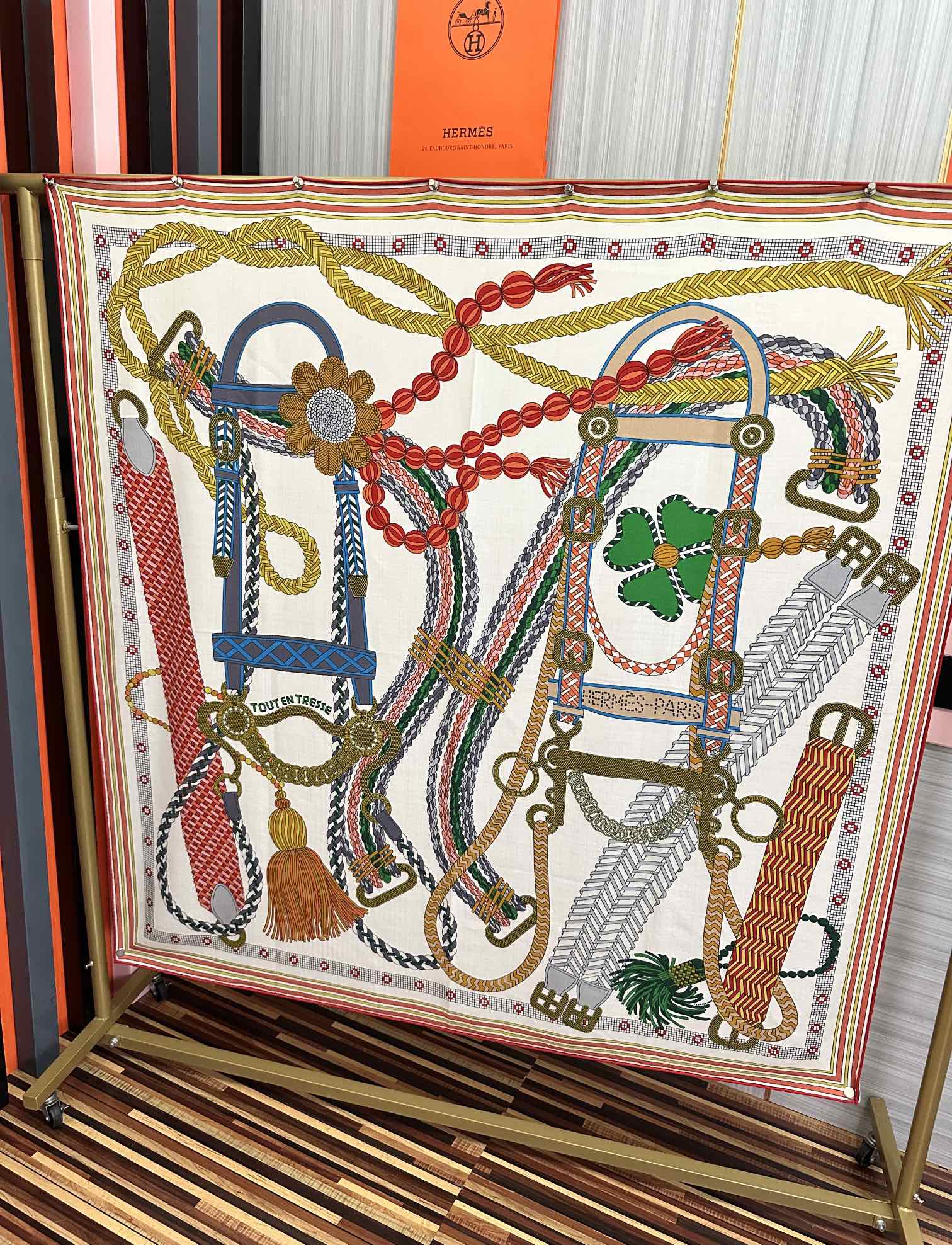 。高品质 新款 爱马仕【编织鞍袋】官网同步 2025秋冬新款[爱心]新一季丝巾采购清单估计各位养马人们已