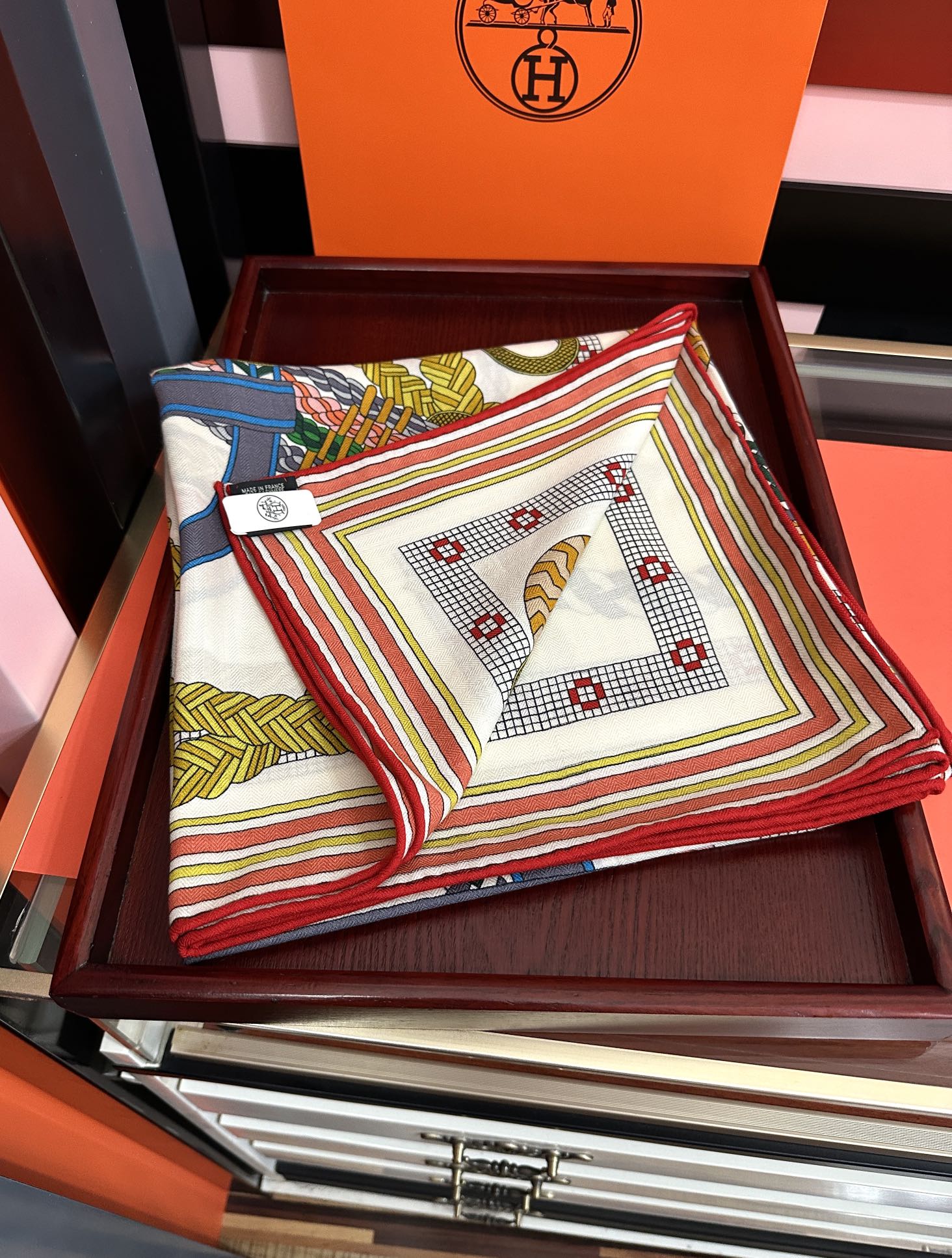 。高品质 新款 爱马仕【编织鞍袋】官网同步 2025秋冬新款[爱心]新一季丝巾采购清单估计各位养马人们已