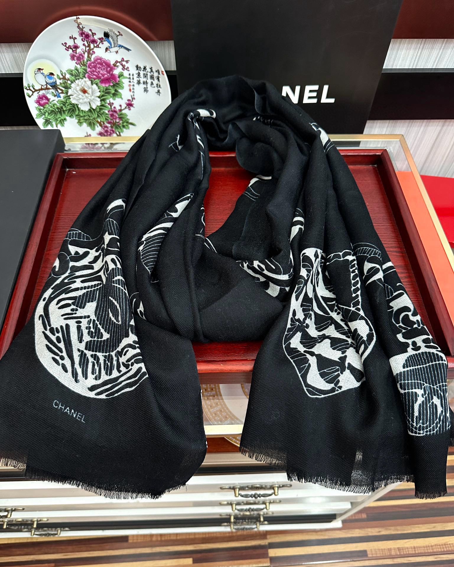 🔥2080 小香最新款‼️真心赞👍【羊绒长巾】😘💍实物真心美 🎀披肩配以印花💓💃🏻无论设计喷绘都是非常到