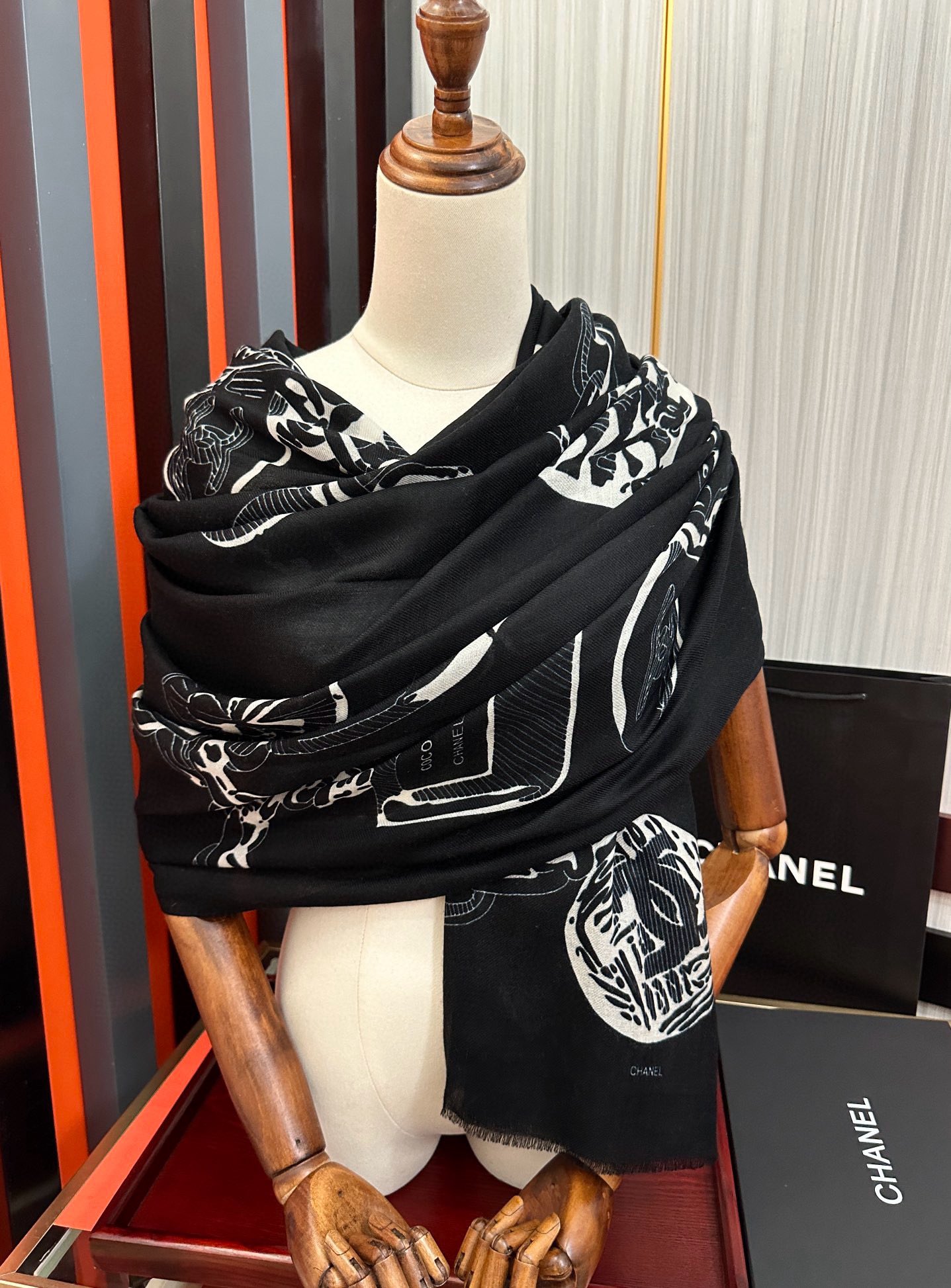 🔥2080 小香最新款‼️真心赞👍【羊绒长巾】😘💍实物真心美 🎀披肩配以印花💓💃🏻无论设计喷绘都是非常到