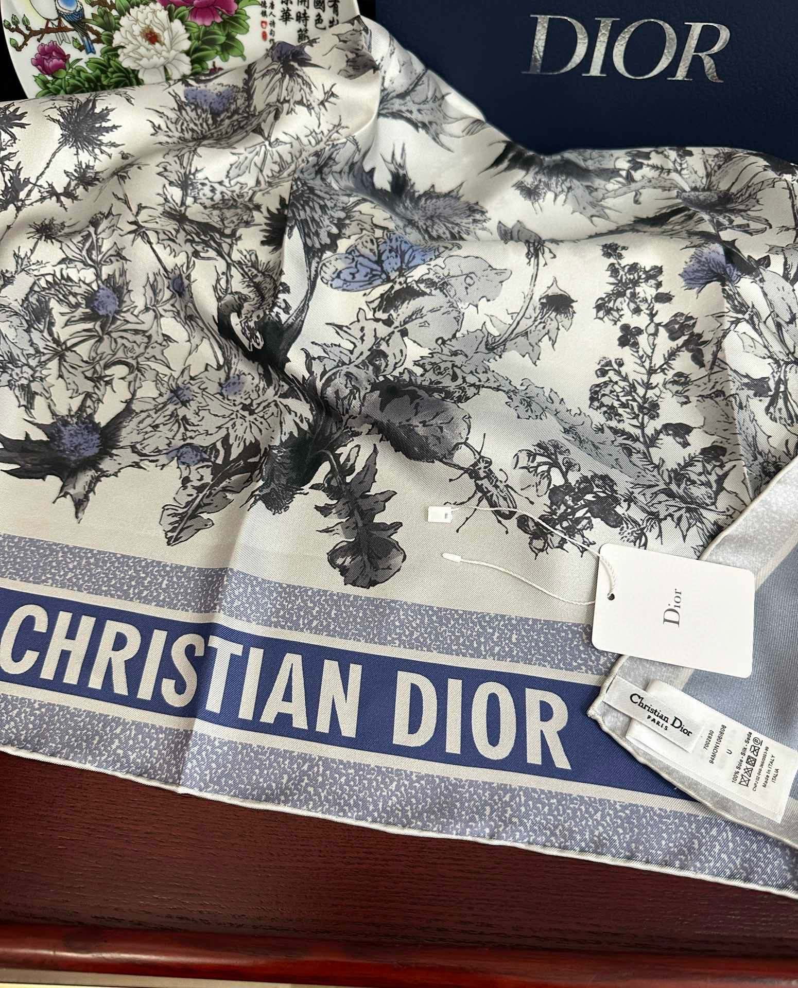 🔥高版本Dior Chardons 图案印花[玫瑰]展示象征着保护、韧性和自由的苏格兰国花[得意]采用白