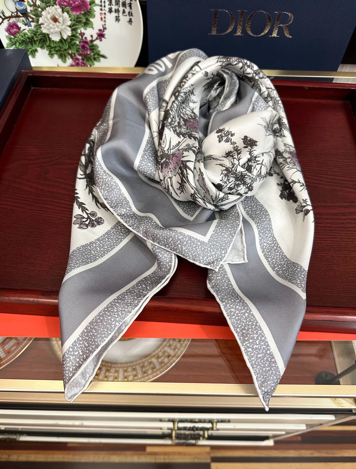 🔥高版本Dior Chardons 图案印花[玫瑰]展示象征着保护、韧性和自由的苏格兰国花[得意]采用白