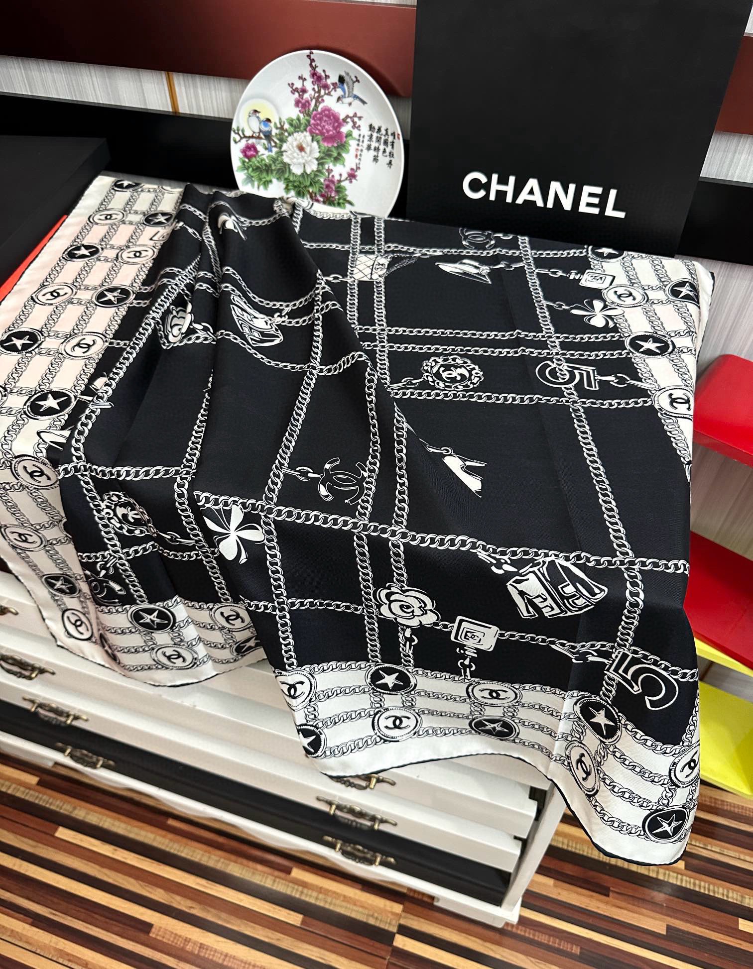 🔥双面同色 香奈儿18姆米 高版本👍2025春夏新款[庆祝]香奶奶永远都是比较经典[發]围上秒变高级女神