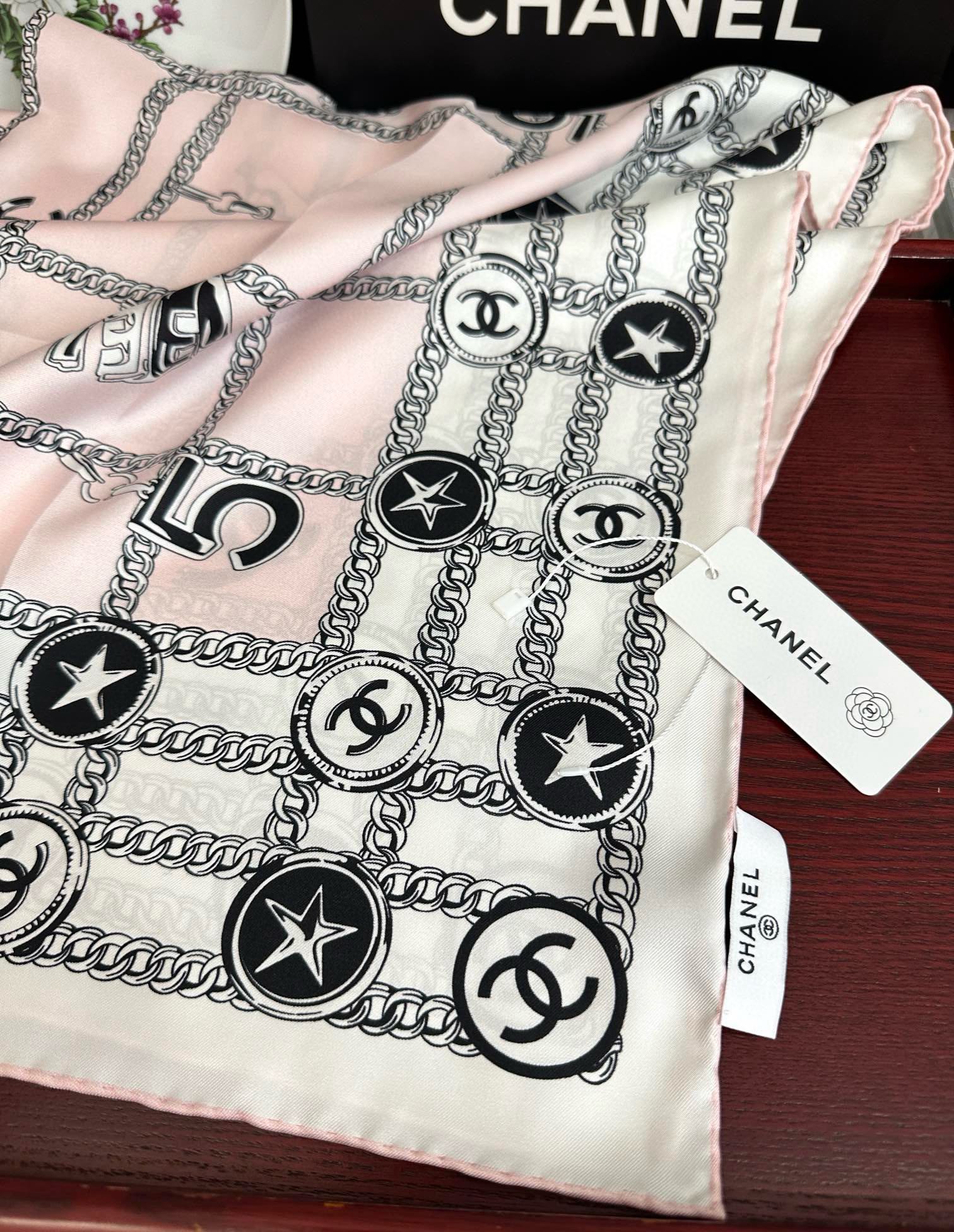 🔥双面同色 香奈儿18姆米 高版本👍2025春夏新款[庆祝]香奶奶永远都是比较经典[發]围上秒变高级女神