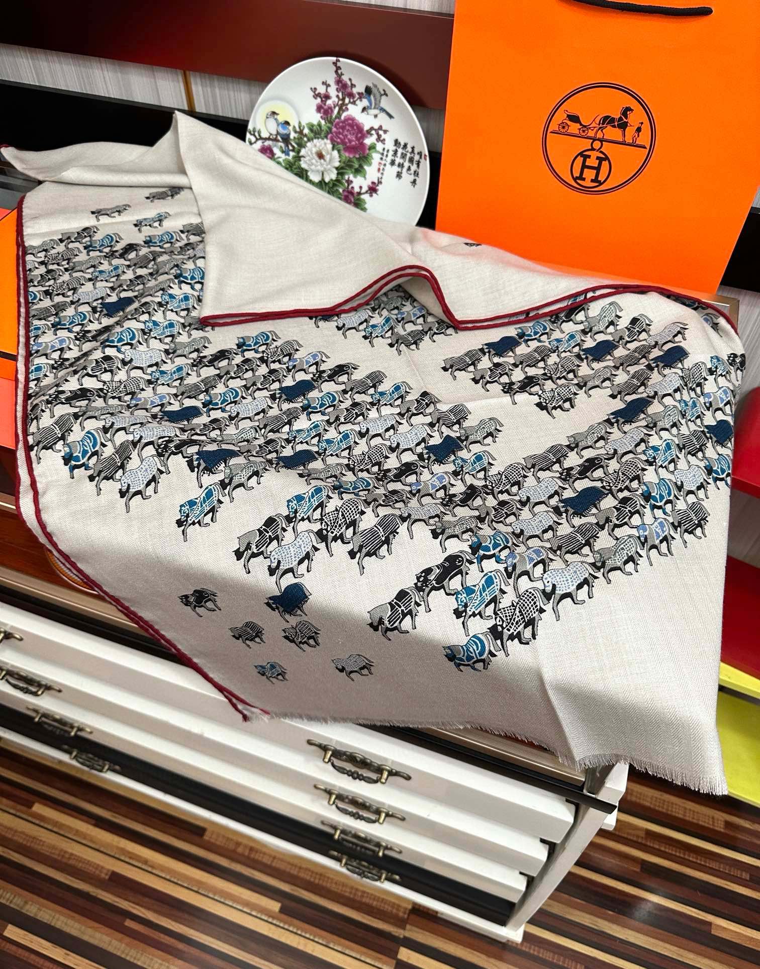 上新 爱马仕🔥【双面同色小马跳跃】太美了[吃瓜]下手一定要快[嘴唇]四季都可以用[勾引]真心美的让人非常