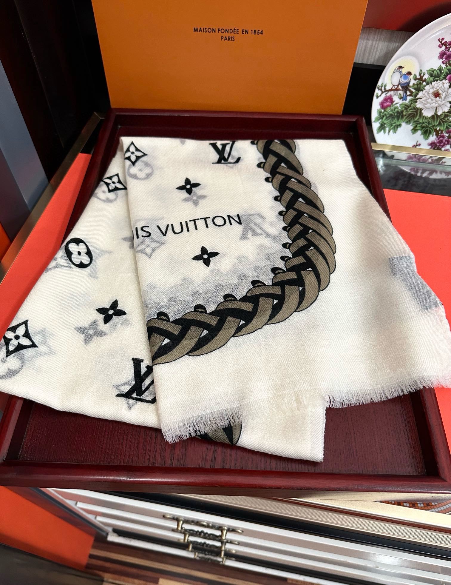 🔥 L v家 2025最新款‼️真心赞👍【戒指绒长巾】😘💍实物真心美 🎀披肩配以印花💓💃🏻无论设计喷绘都